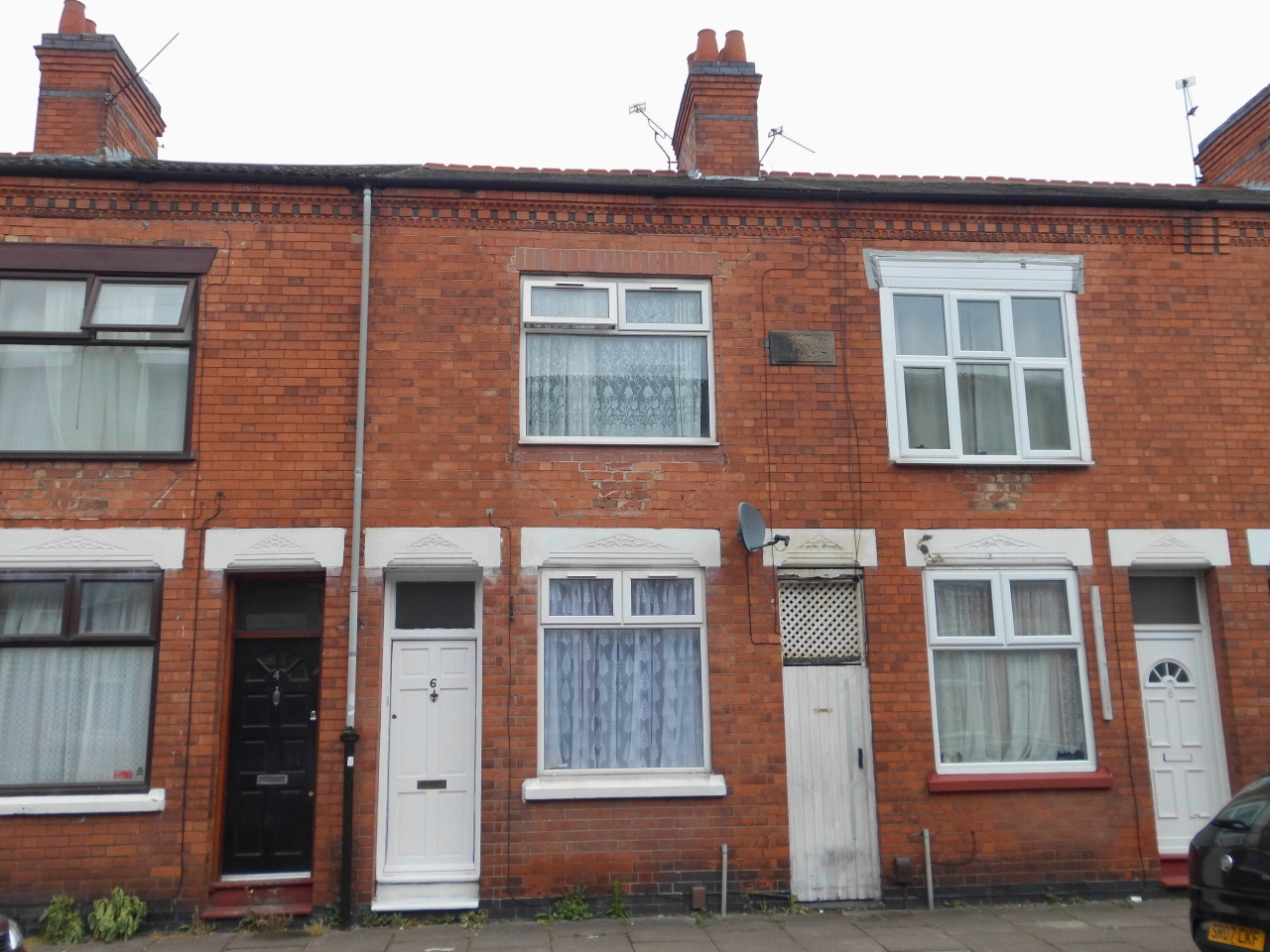 2 bedroom mid terraced house For Sale in Leicester - Photograph 1.