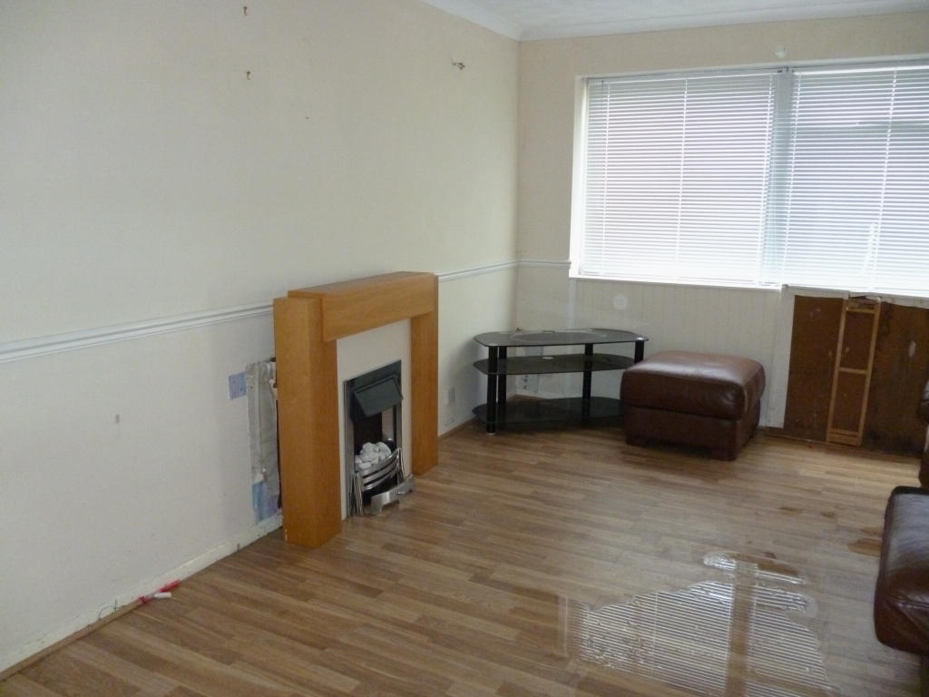 2 bedroom mid terraced house SSTC in Leicester - Photograph 2.