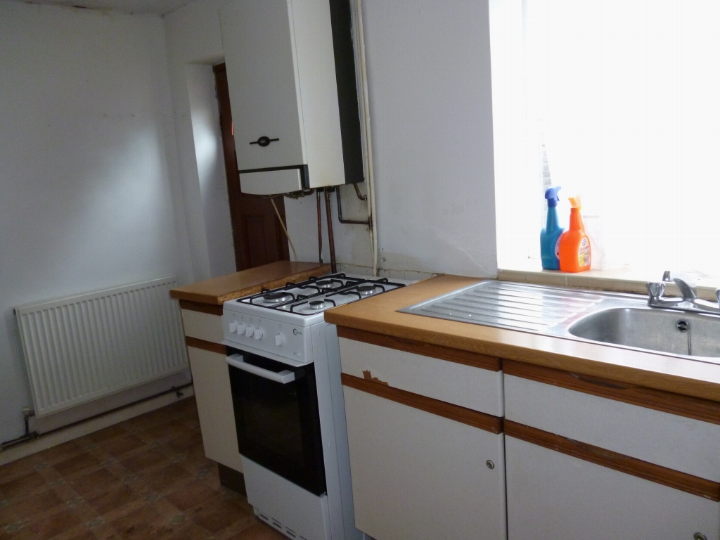 2 bedroom mid terraced house SSTC in Leicester - Photograph 4.