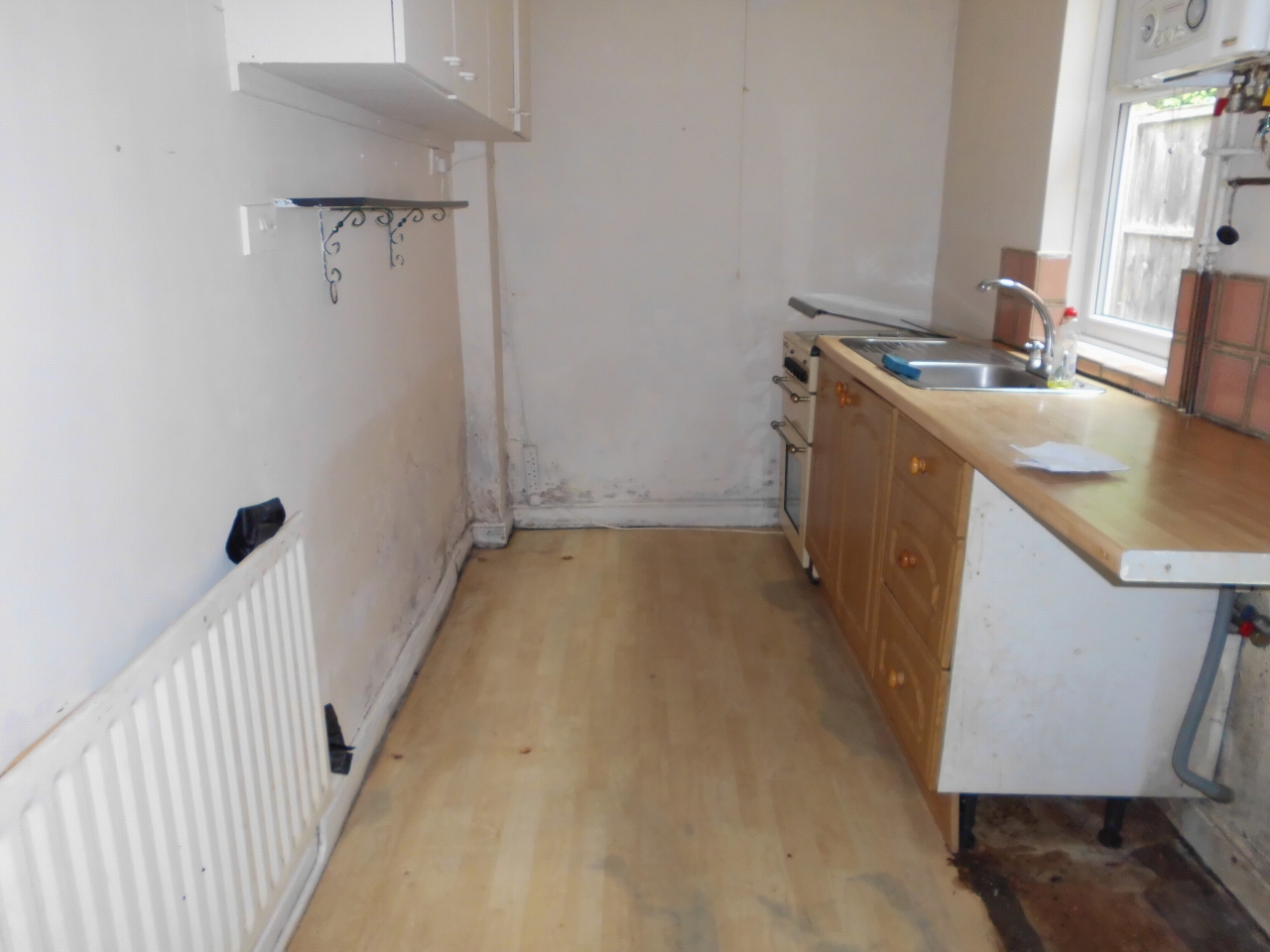 2 bedroom mid terraced house SSTC in Leicester - Photograph 1.