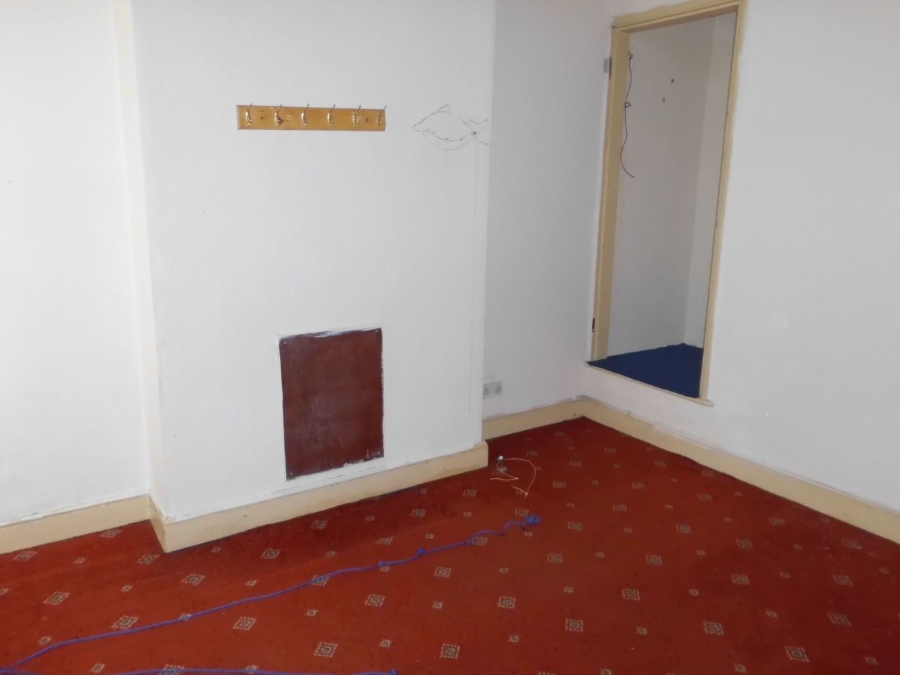 2 bedroom mid terraced house SSTC in Leicester - Photograph 3.