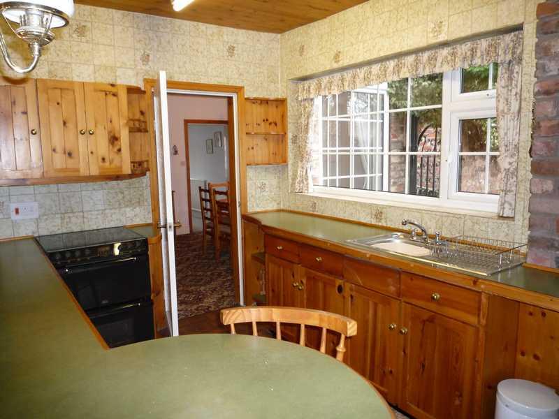 2 Bed Semi-detached House For Sale - Photograph 7