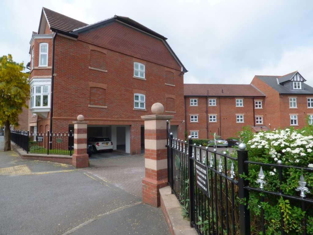 2 Bed Apartment Flat/apartment For Sale - Photograph 3