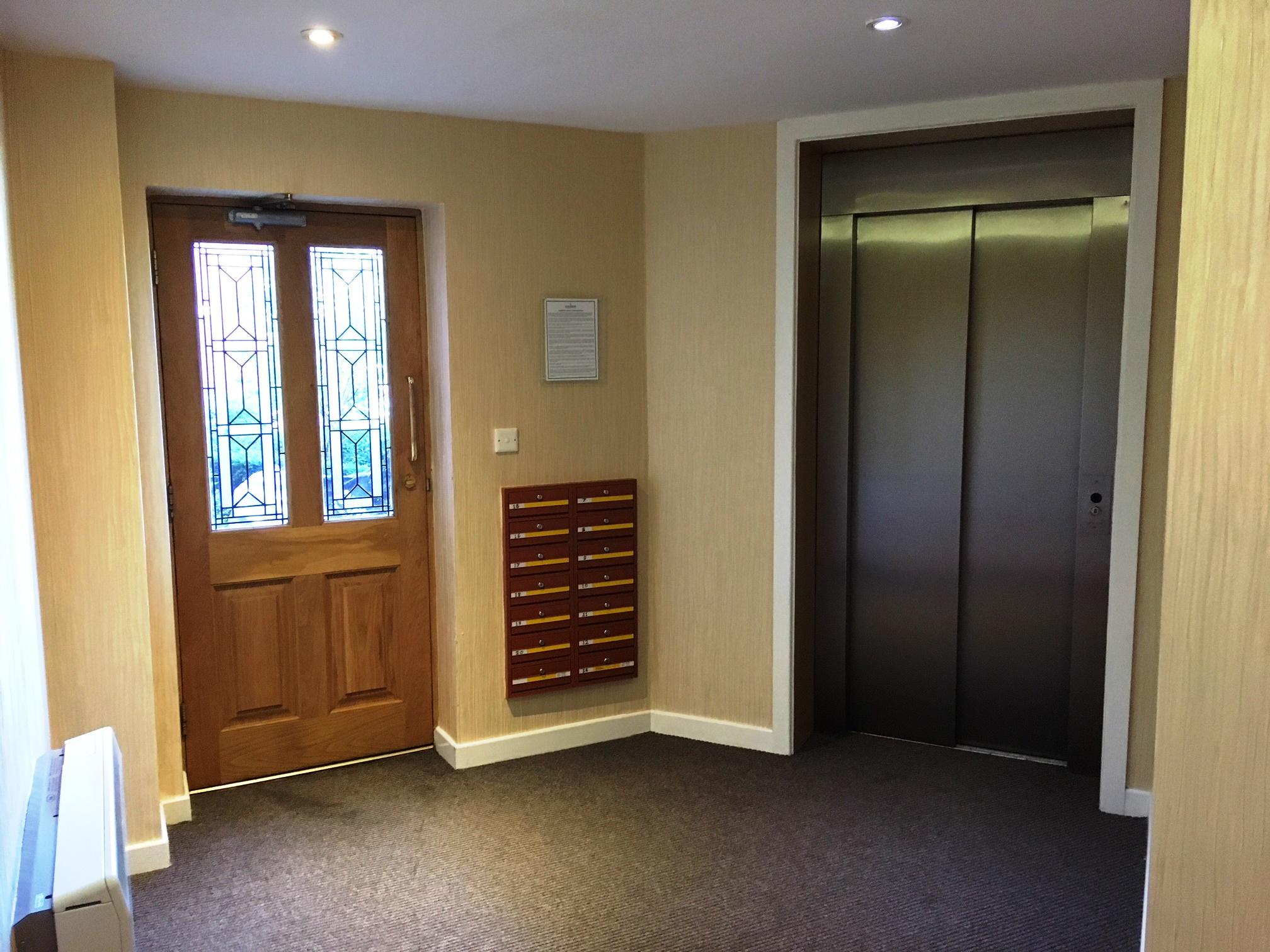 2 Bed Apartment Flat/apartment For Sale - Photograph 17