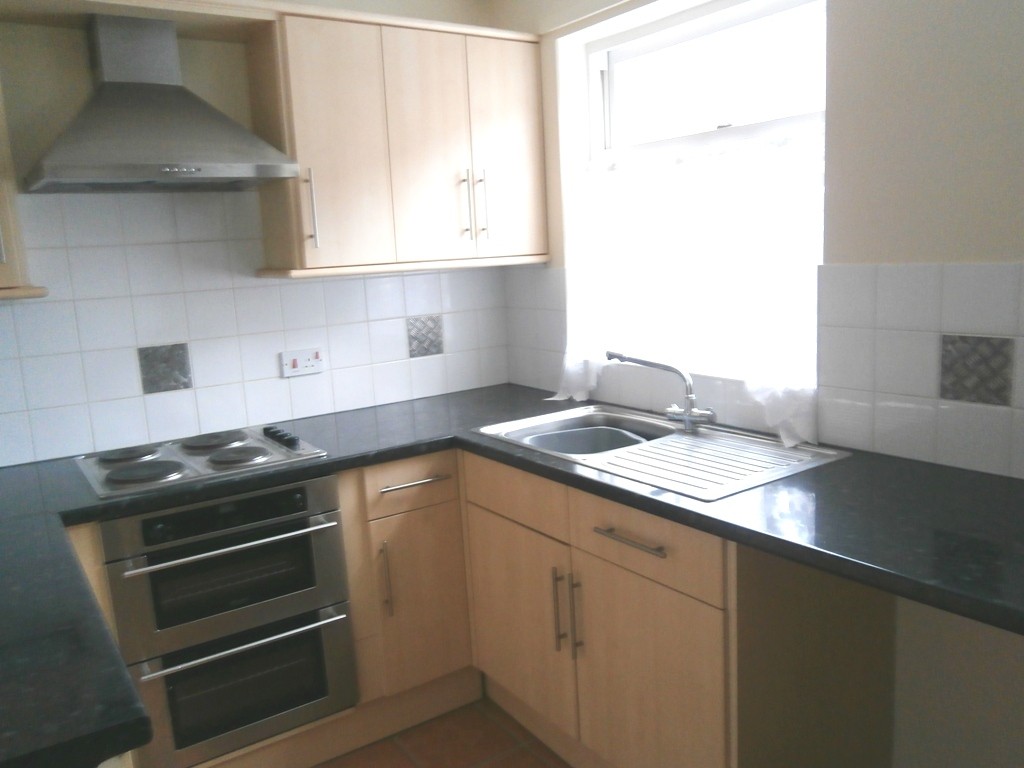 2 Bed Mid Terraced House For Sale - 3