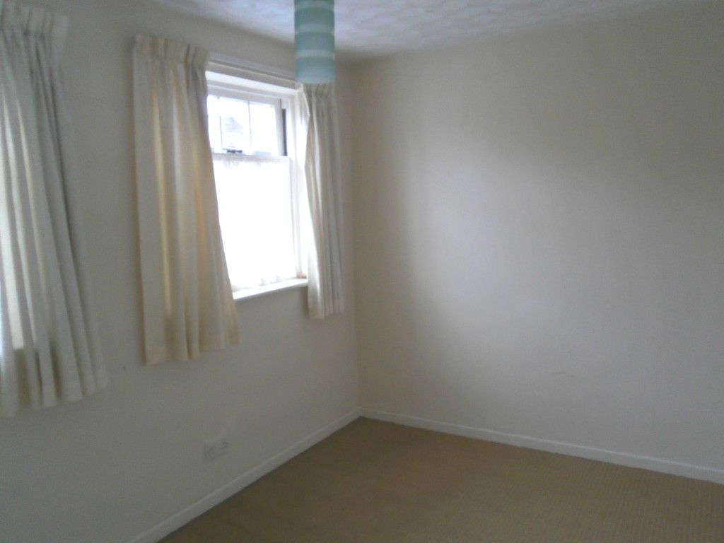 2 Bed Mid Terraced House For Sale - Photograph 4