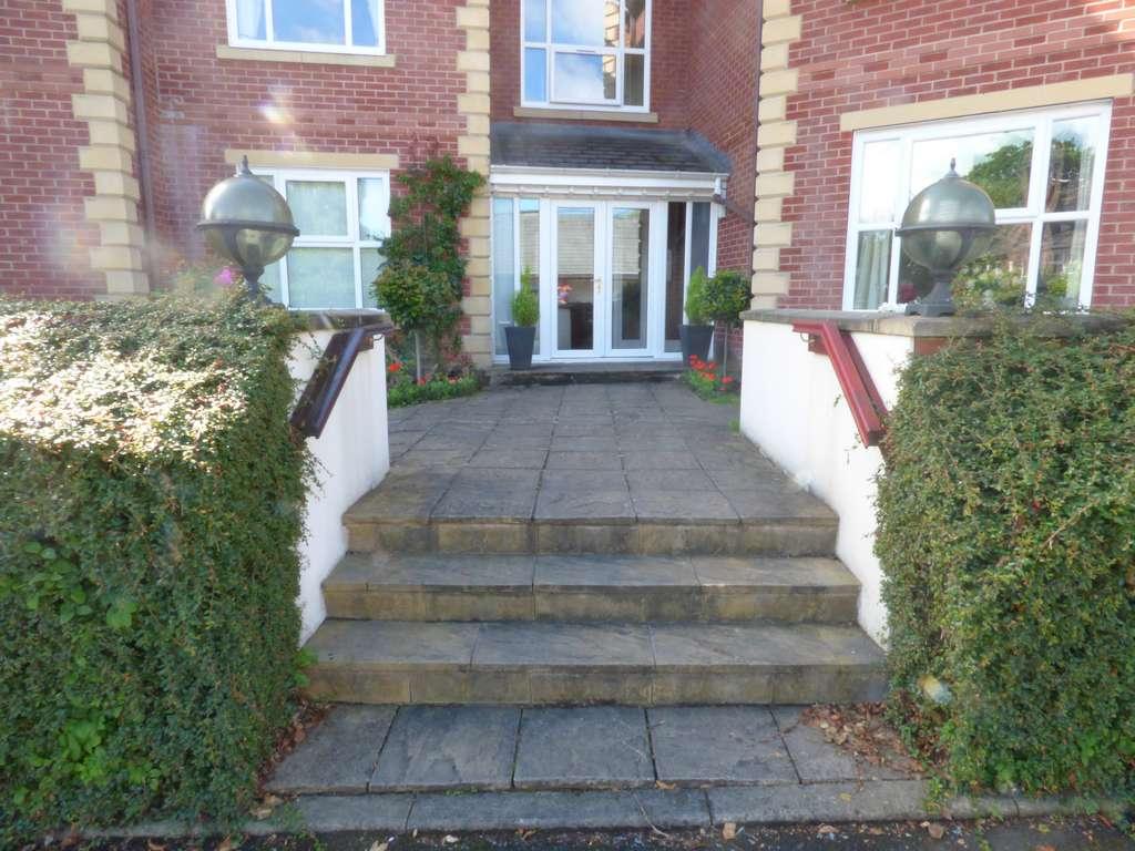 2 Bed Apartment Flat/apartment For Sale - Photograph 4