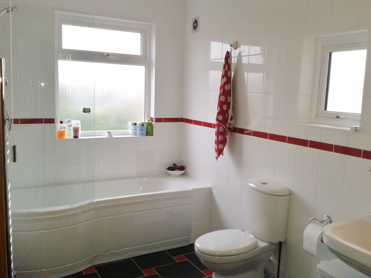 3 bedroom end terraced house To Let in New Malden - Photograph 5