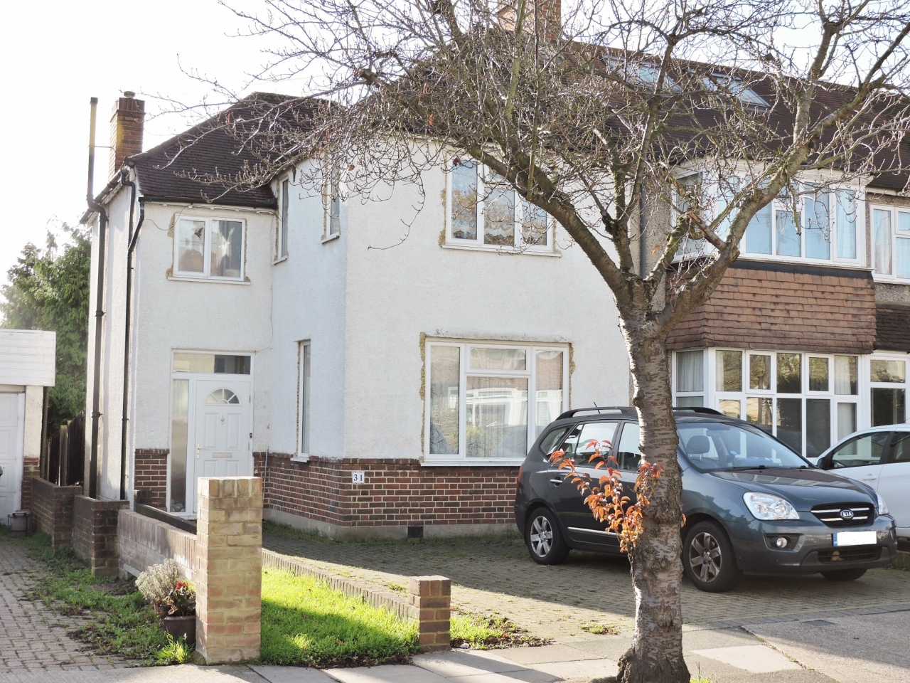 3 bedroom end terraced house To Let in New Malden - Photograph 1