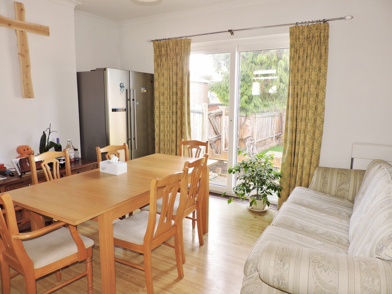 3 bedroom end terraced house To Let in New Malden - Photograph 2