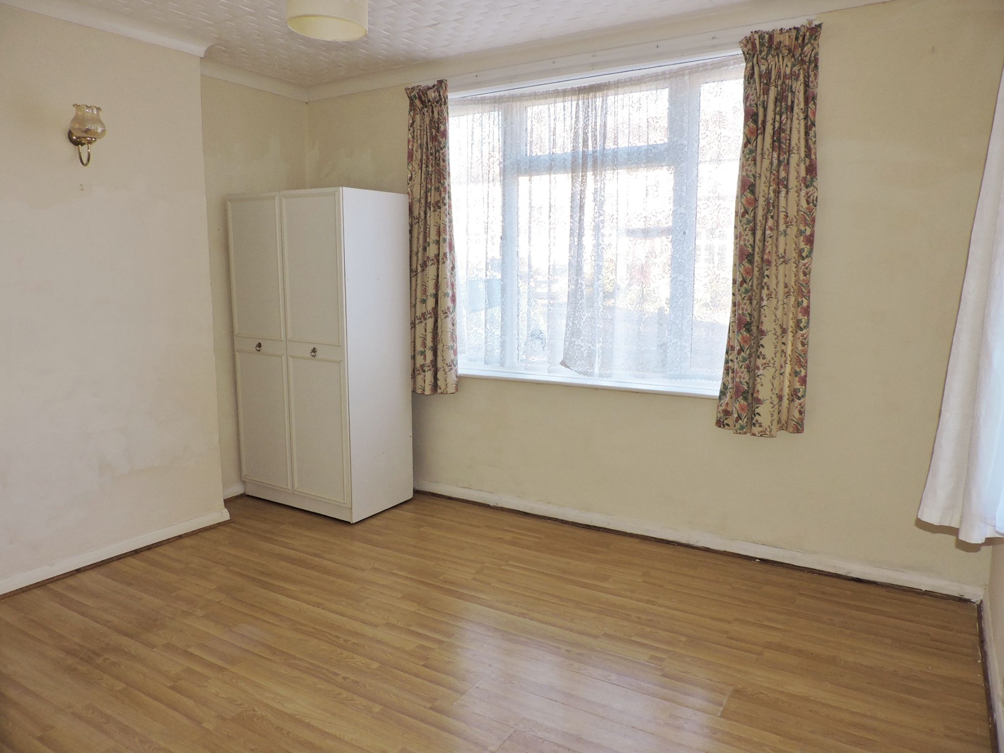 3 bedroom end terraced house To Let in New Malden - Photograph 3