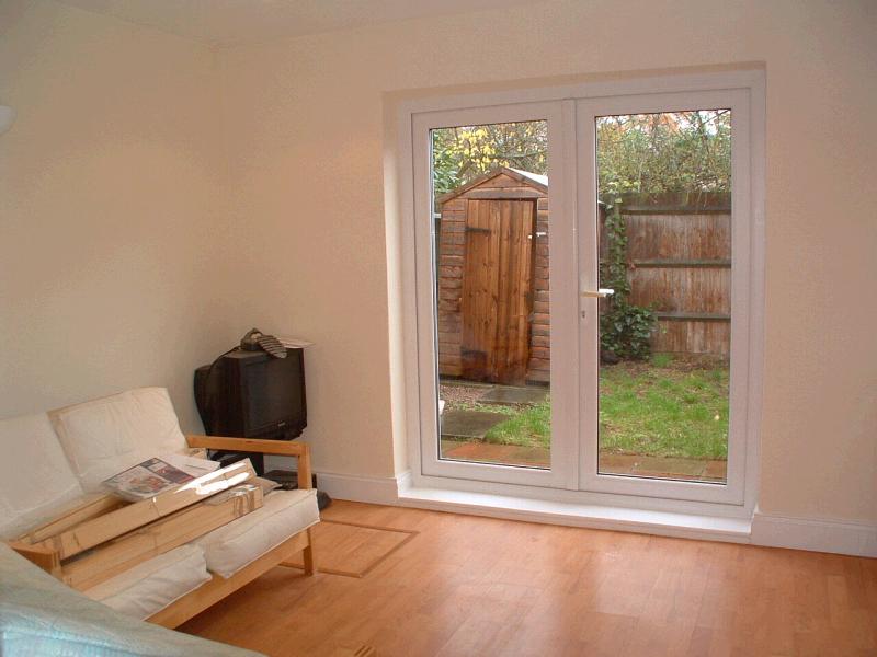2 bedroom apartment flat/apartment Let Agreed in New Malden - Photograph 2