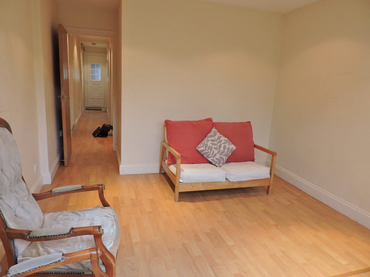 2 bedroom apartment flat/apartment Let Agreed in New Malden - Photograph 3