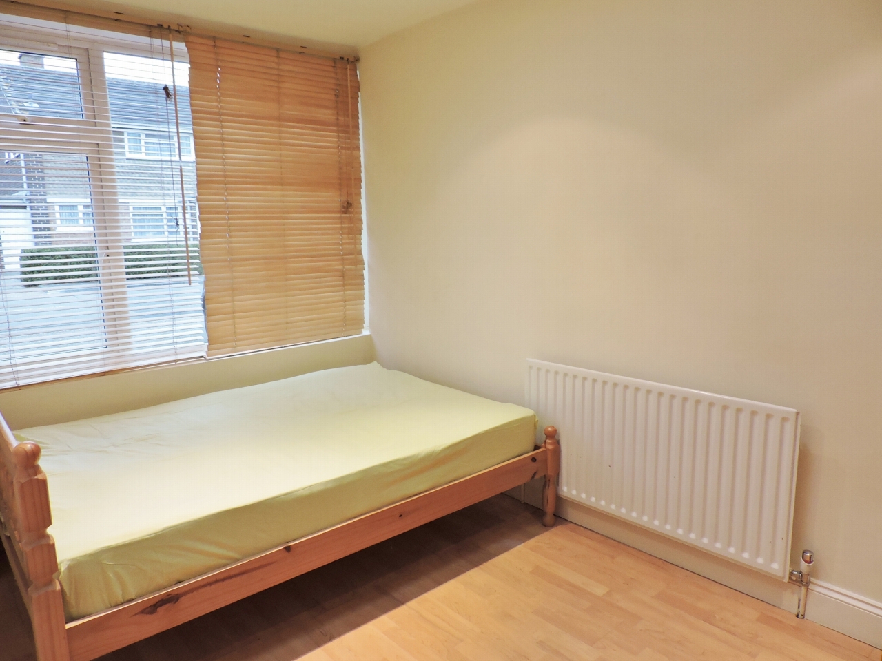2 bedroom apartment flat/apartment Let Agreed in New Malden - Photograph 6