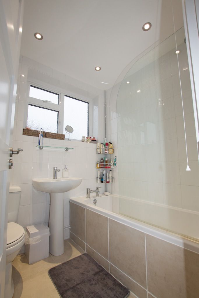 2 bedroom apartment flat/apartment Let in New Malden - Photograph 9