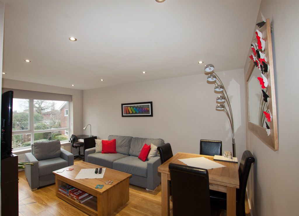 2 bedroom apartment flat/apartment Let in New Malden - Photograph 2