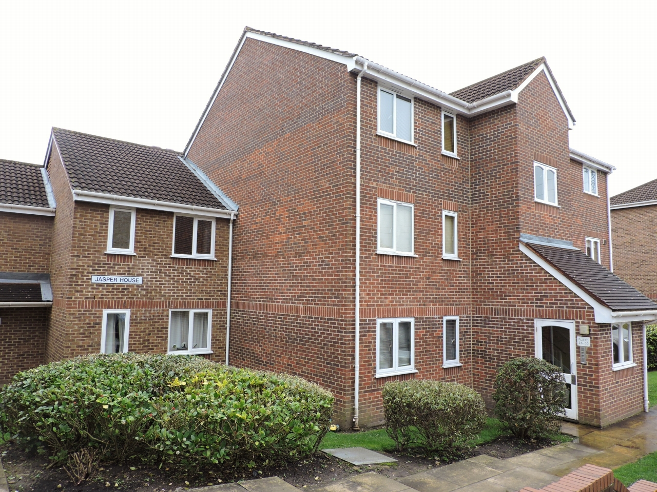 1 bedroom apartment flat/apartment Let Agreed in Worcester Park - Photograph 1