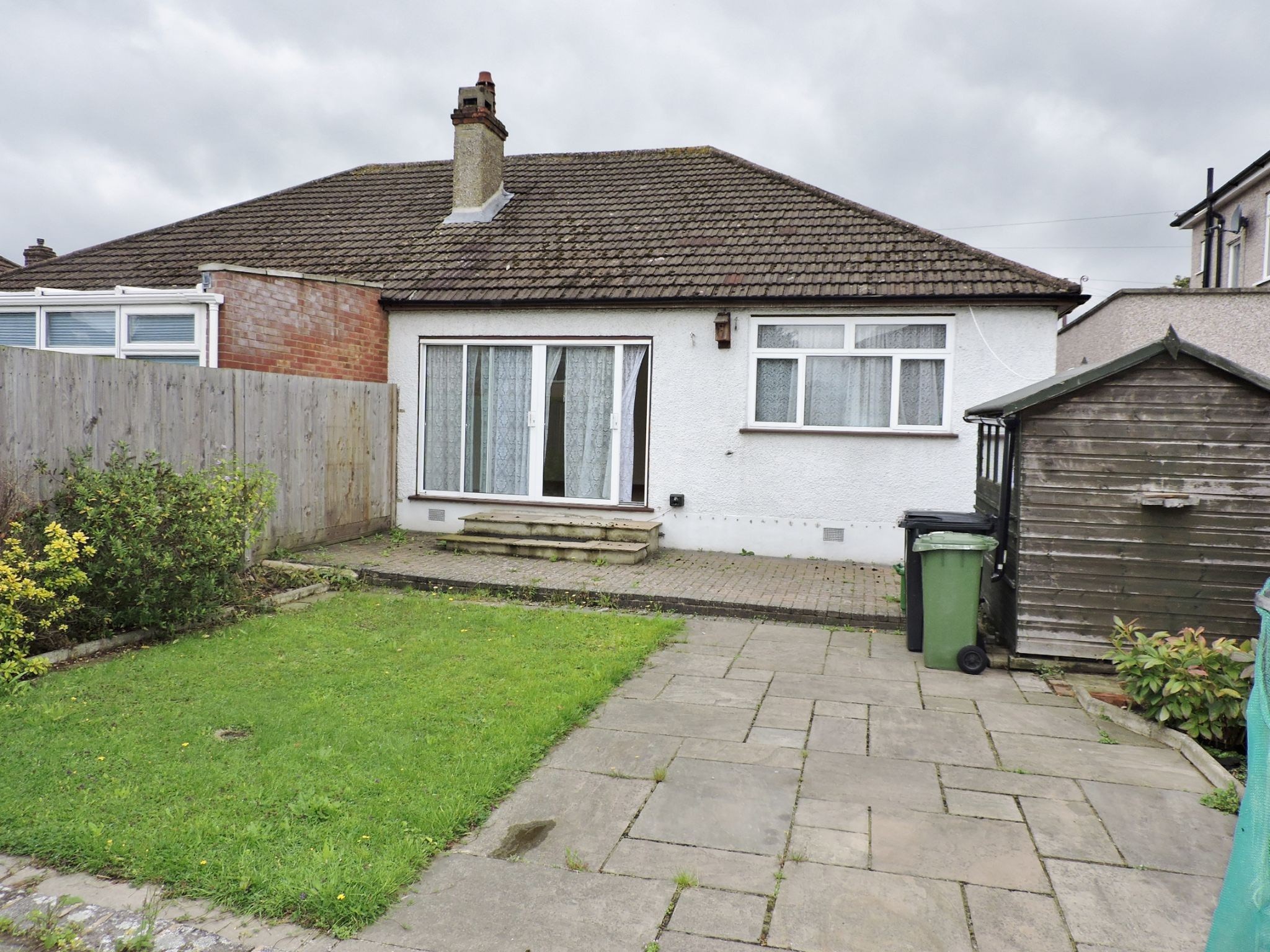 2 bedroom semi-detached bungalow To Let in Epsom - Photograph 13