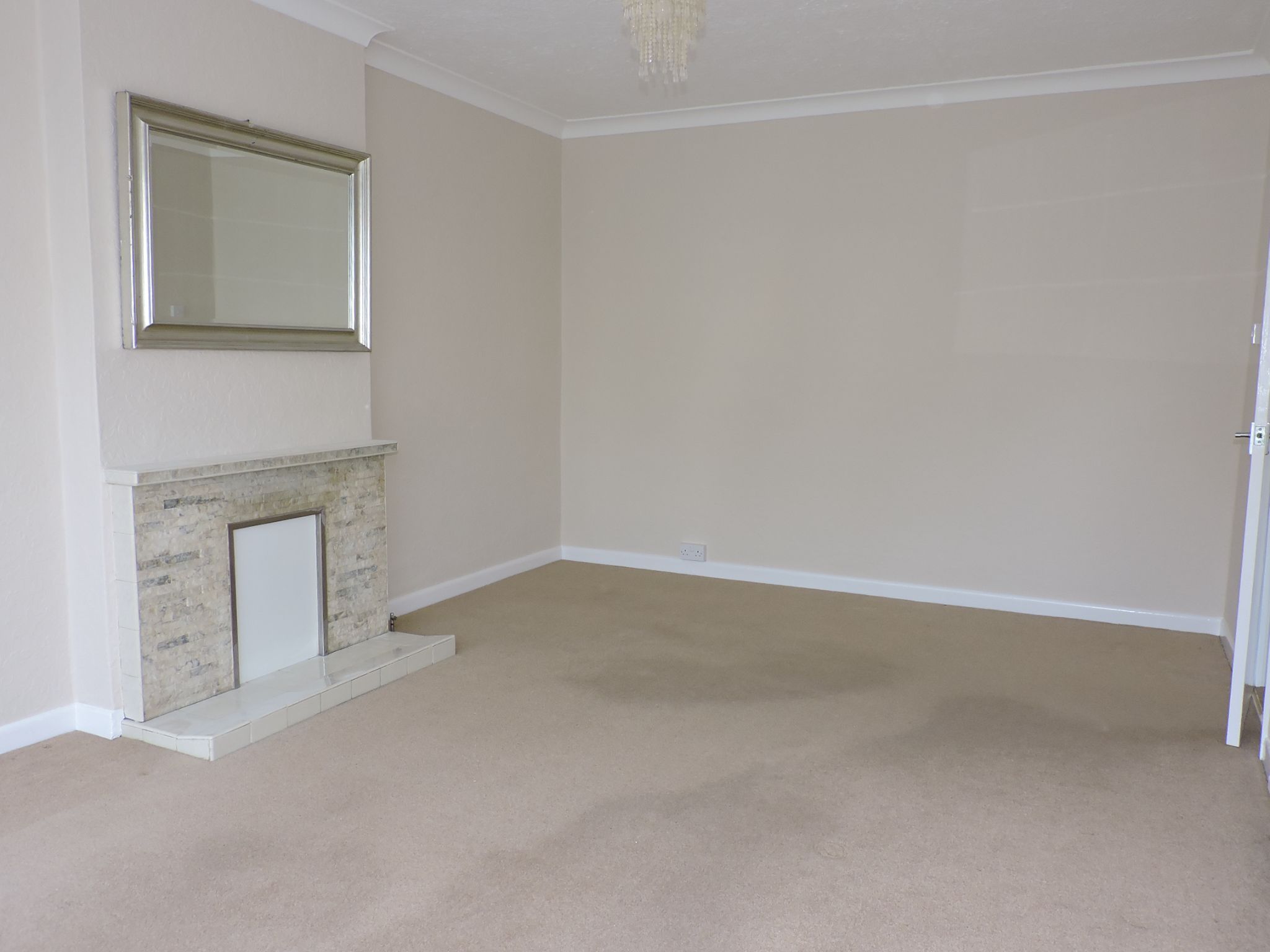 2 bedroom semi-detached bungalow To Let in Epsom - Photograph 2