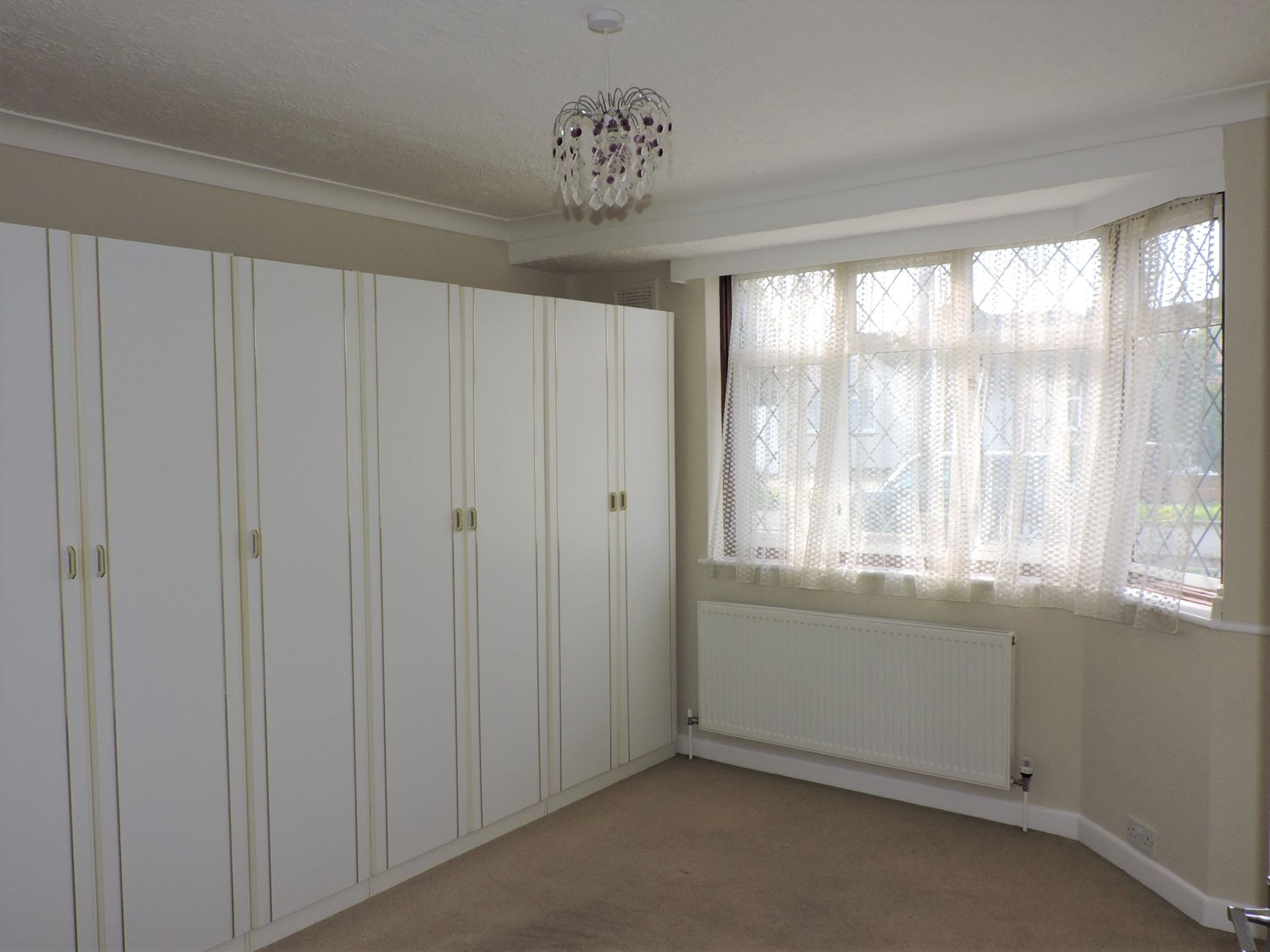 2 bedroom semi-detached bungalow To Let in Epsom - Photograph 14