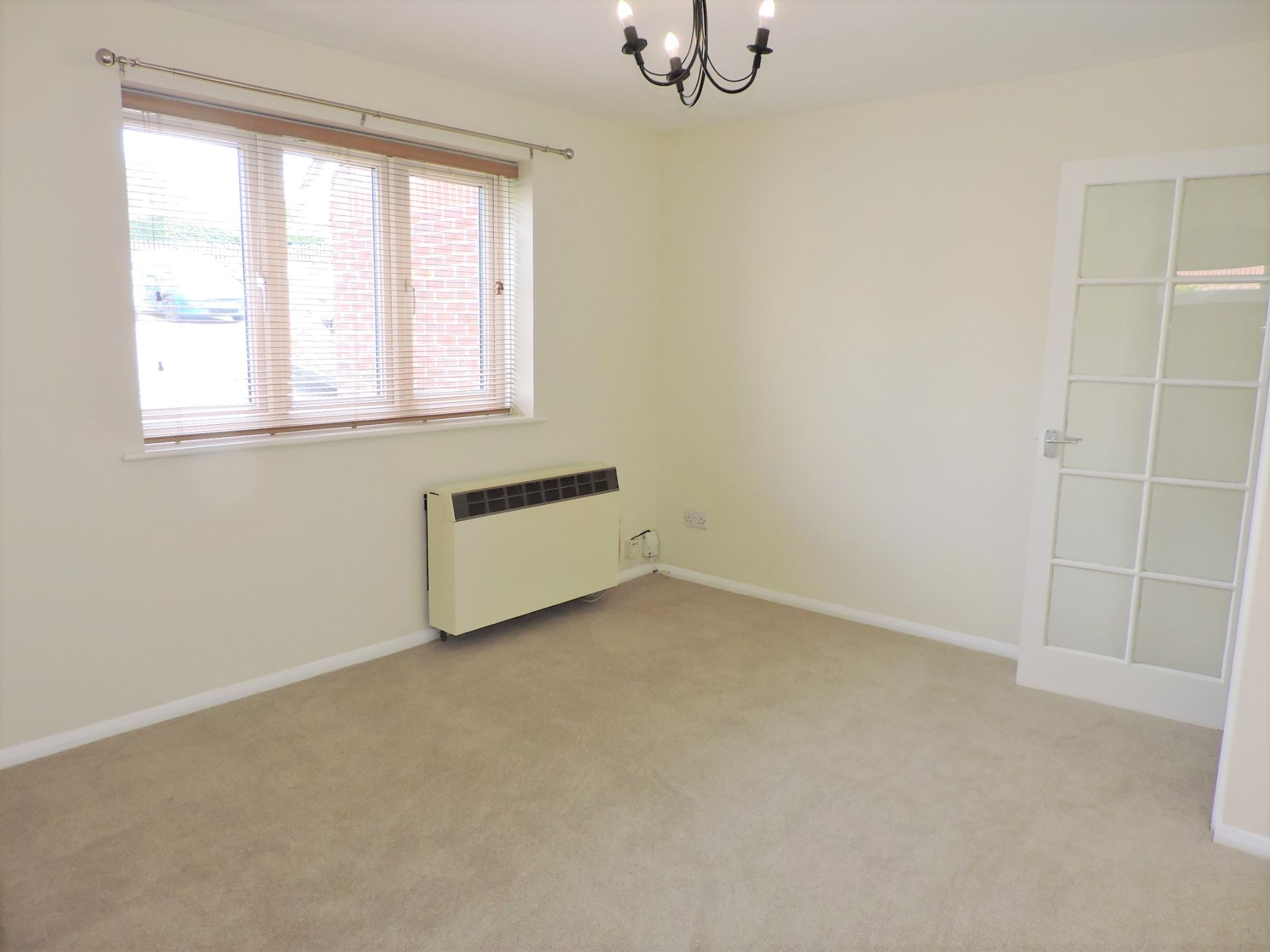 1 bedroom ground floor flat/apartment Let Agreed in Worcester Park - Photograph 4