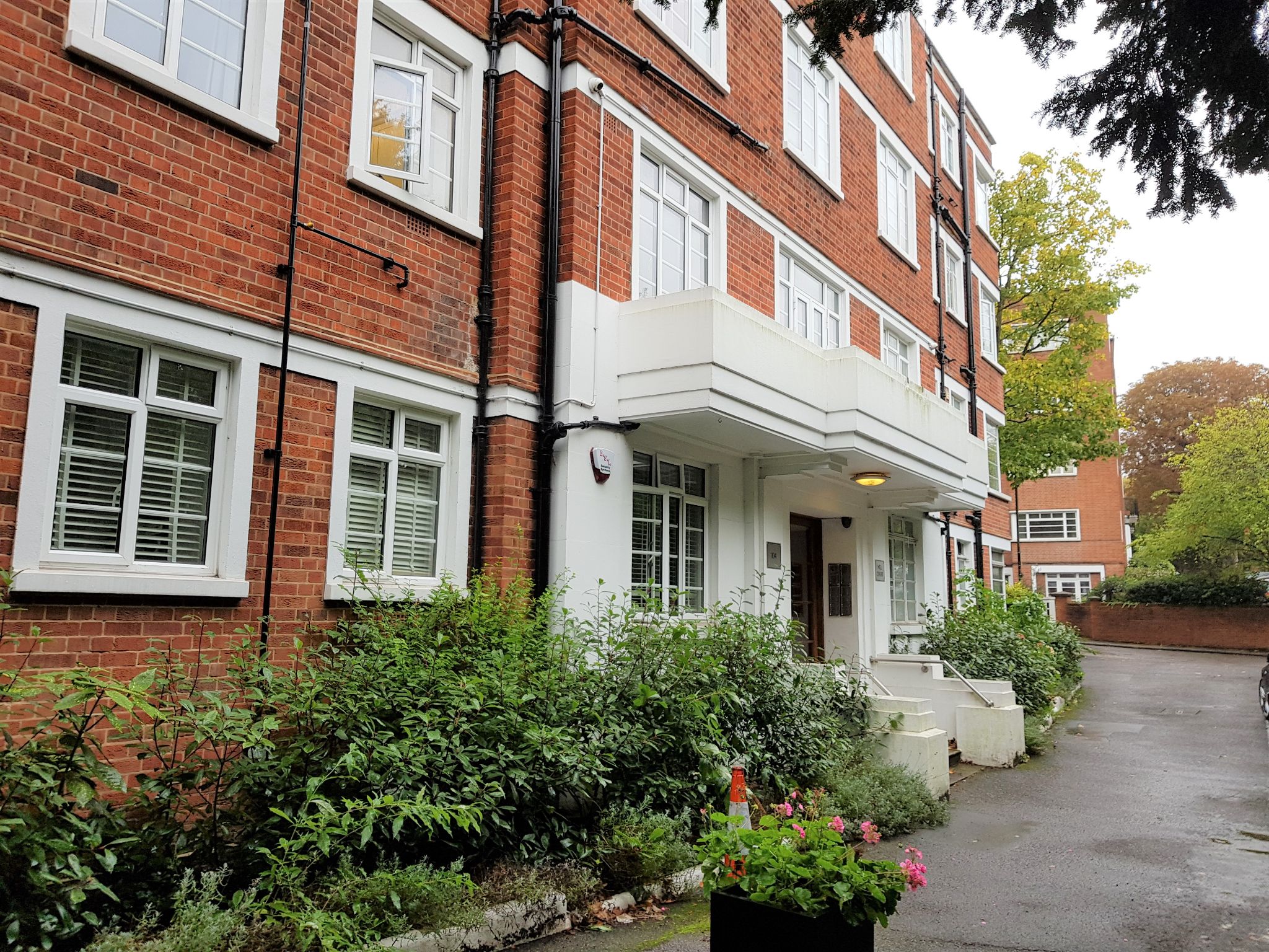3 bedroom apartment flat/apartment Let Agreed in London - Photograph 1