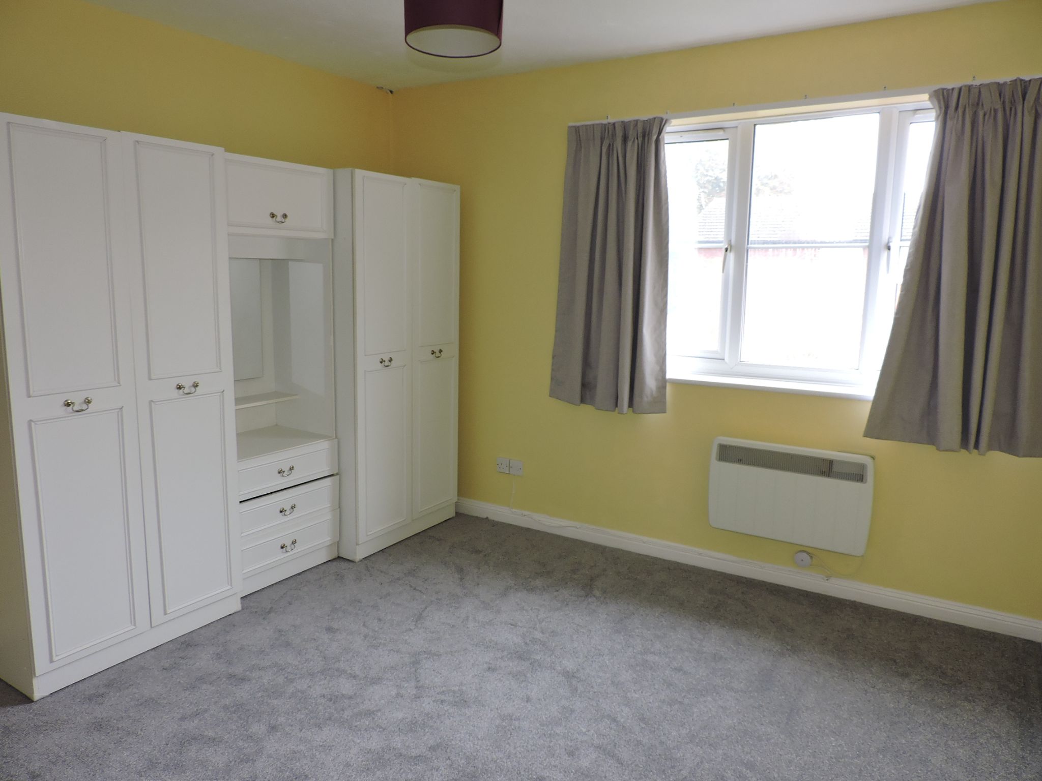 1 bedroom mid terraced house To Let in New Malden - Photograph 5