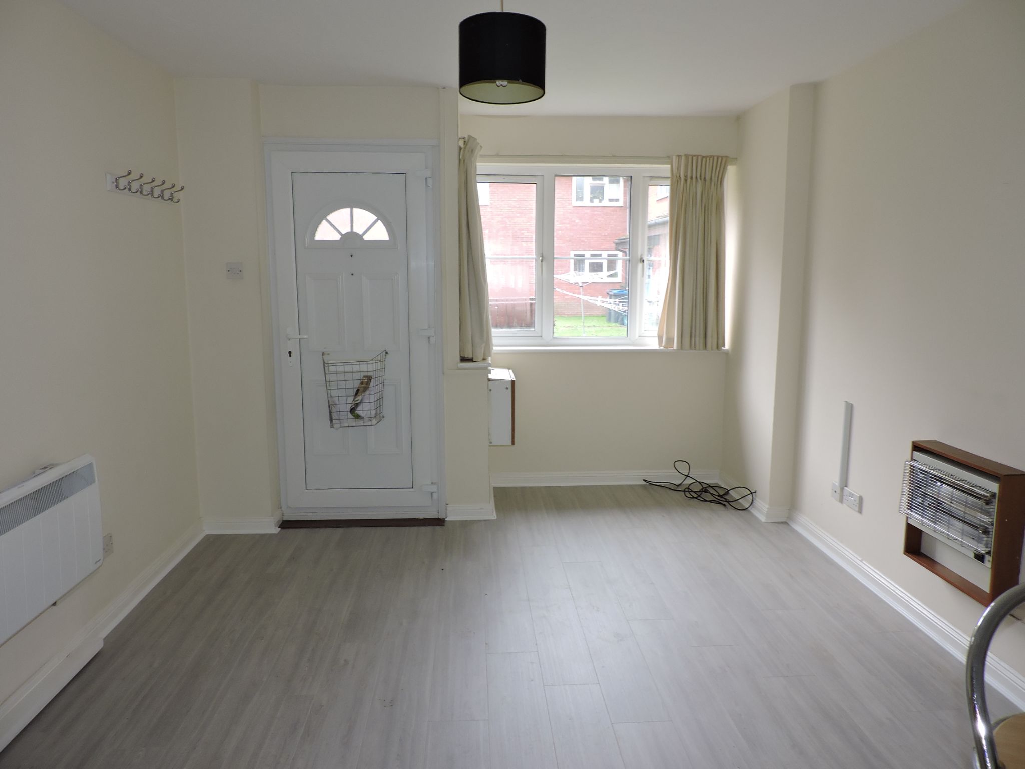 1 bedroom mid terraced house To Let in New Malden - Photograph 3