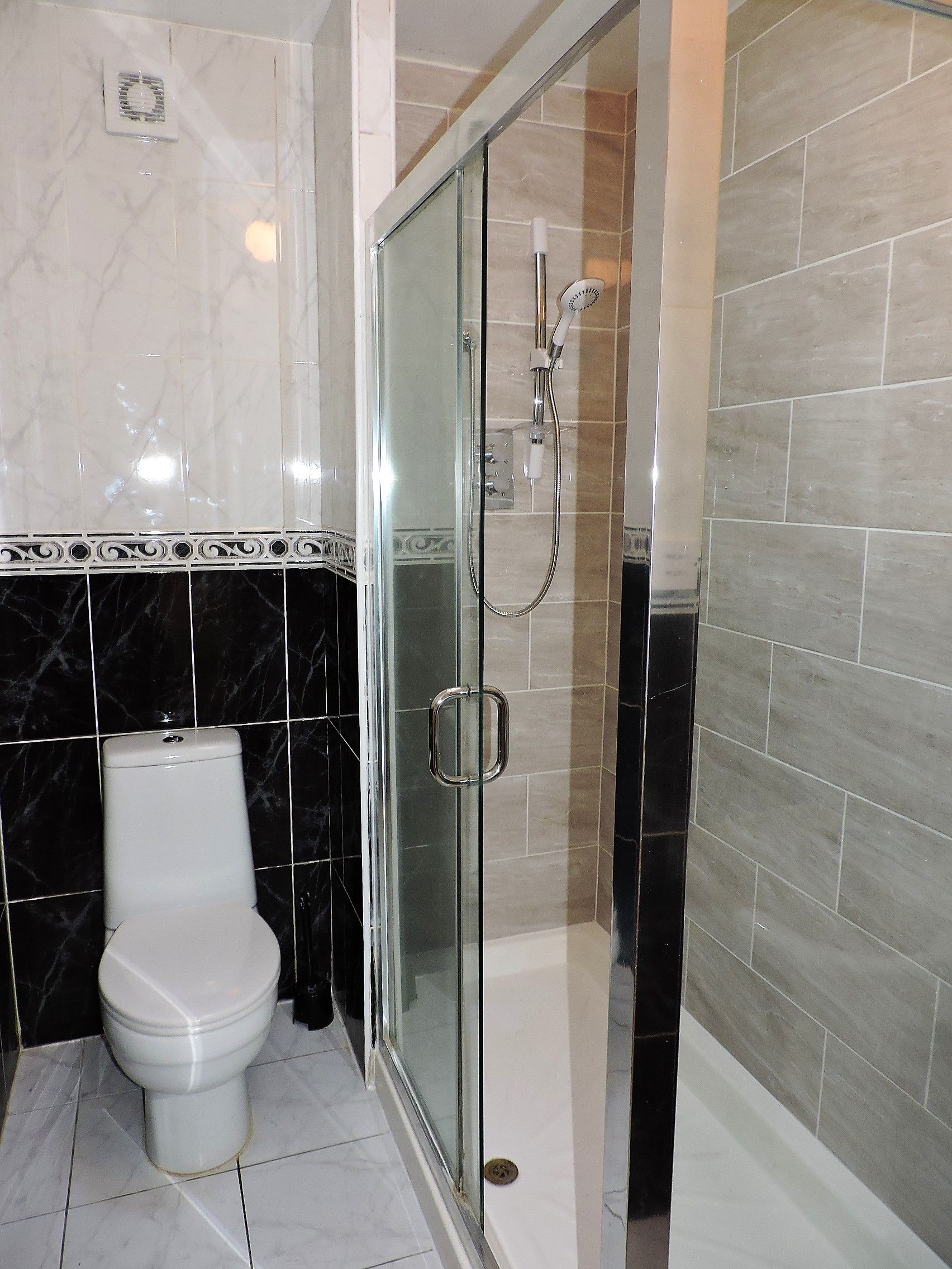 4 bedroom semi-detached house To Let in New Malden - Photograph 9