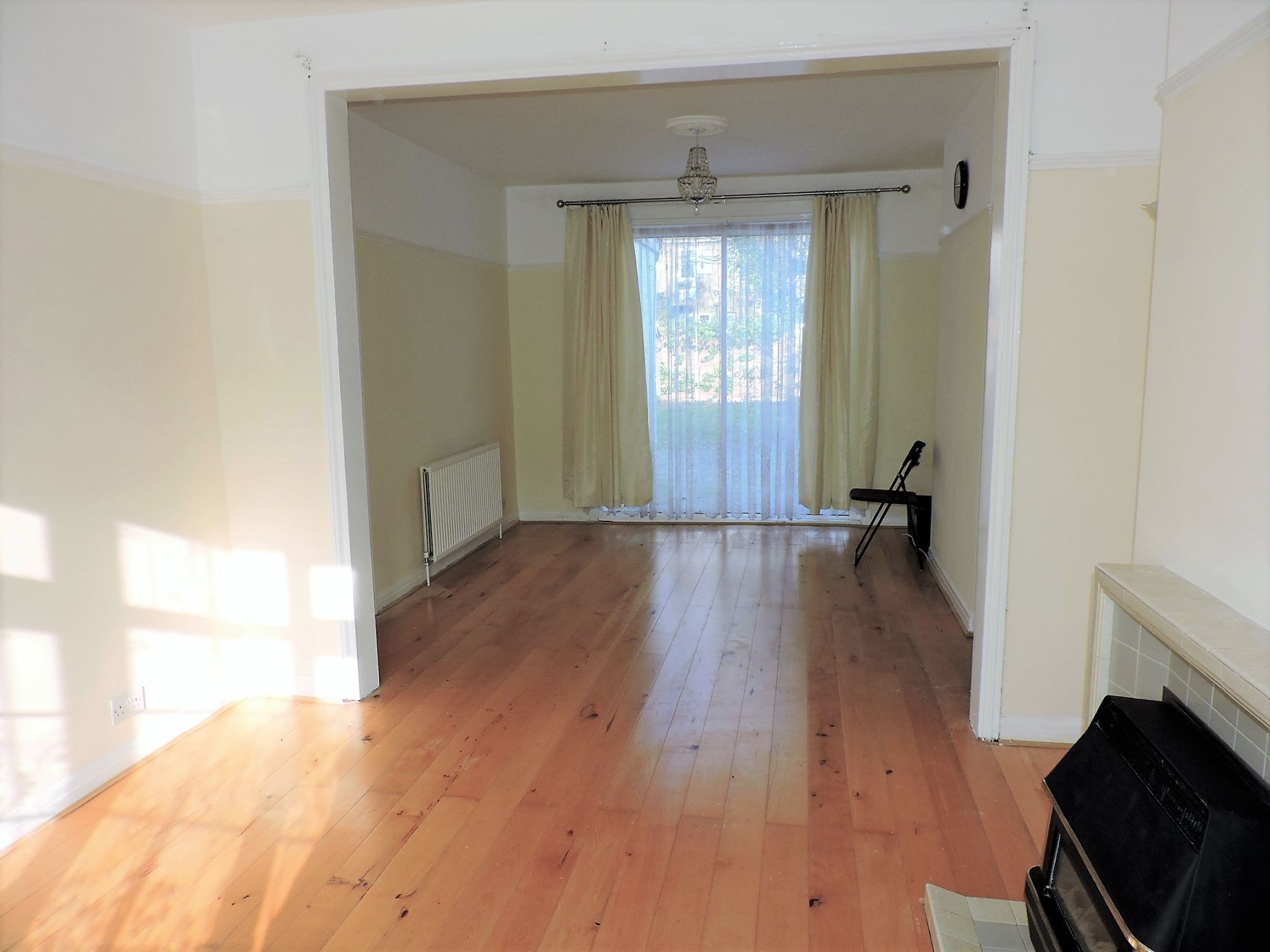 4 bedroom semi-detached house To Let in New Malden - Photograph 2