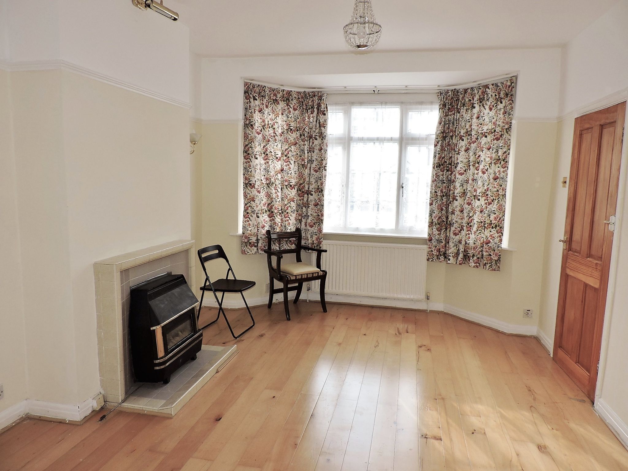 4 bedroom semi-detached house To Let in New Malden - Photograph 5