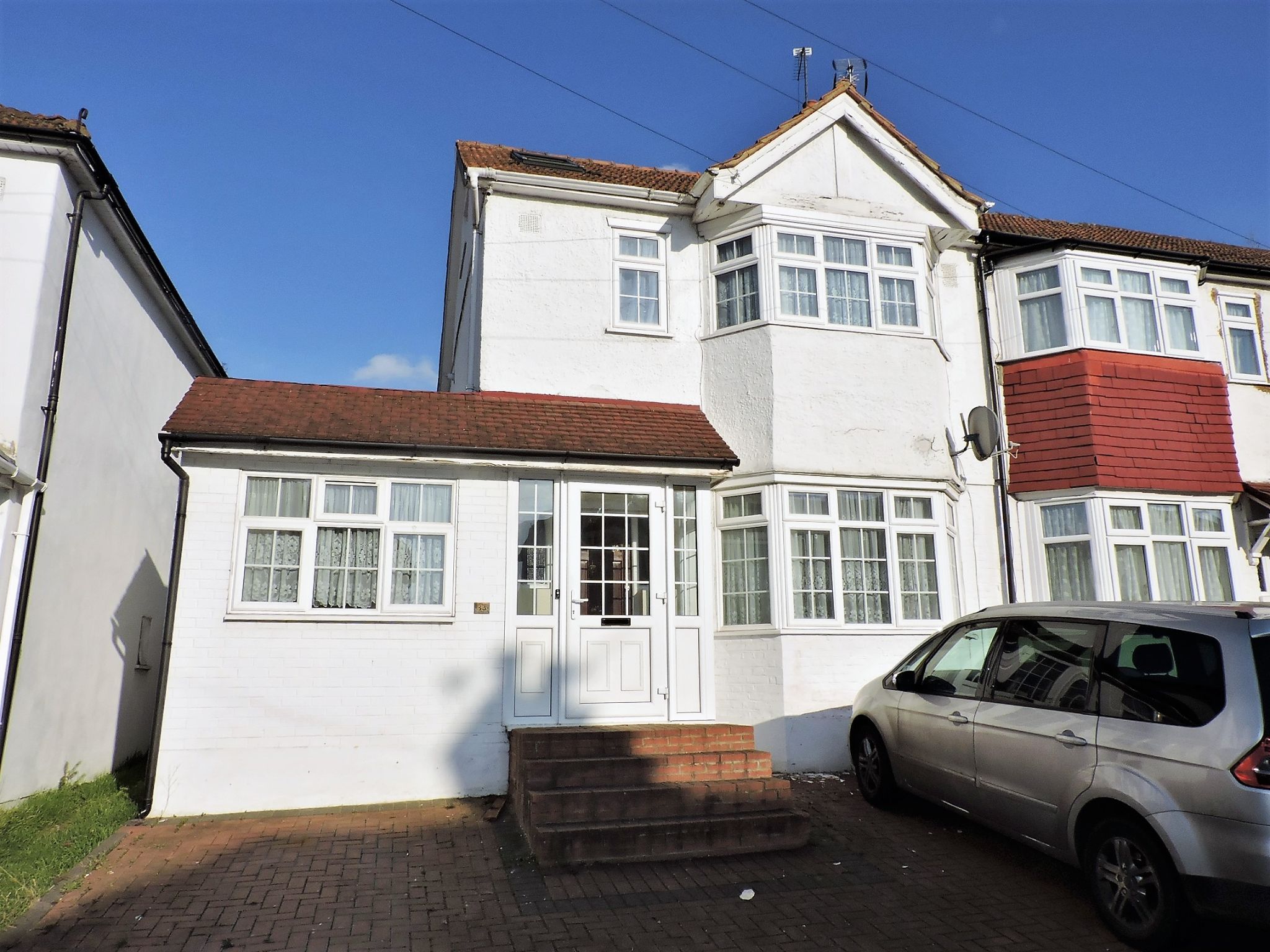 4 bedroom semi-detached house To Let in New Malden - Photograph 1