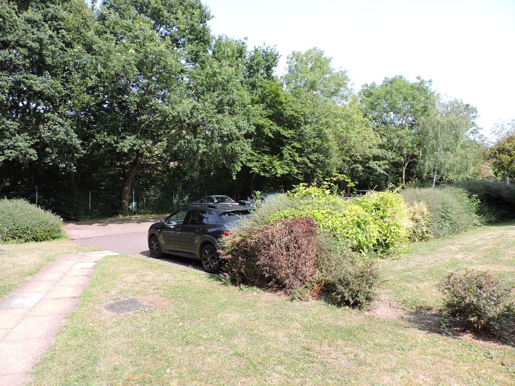 1 bedroom flat flat/apartment To Let in Worcester Park - Photograph 4