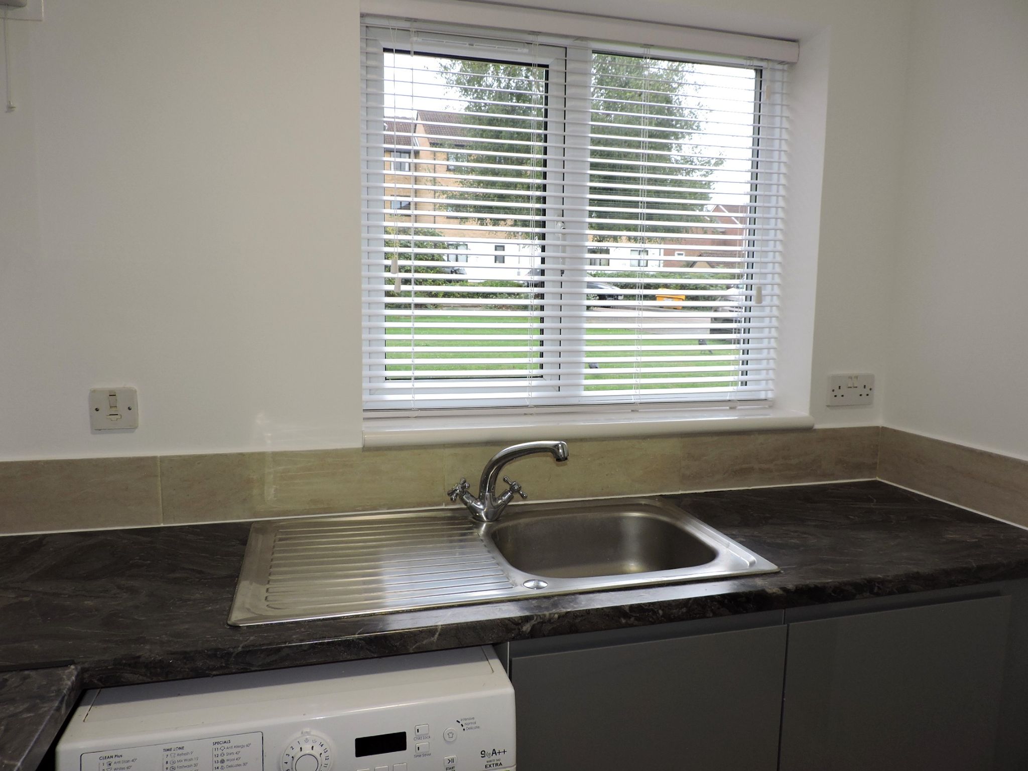 1 bedroom flat flat/apartment To Let in Worcester Park - Photograph 9