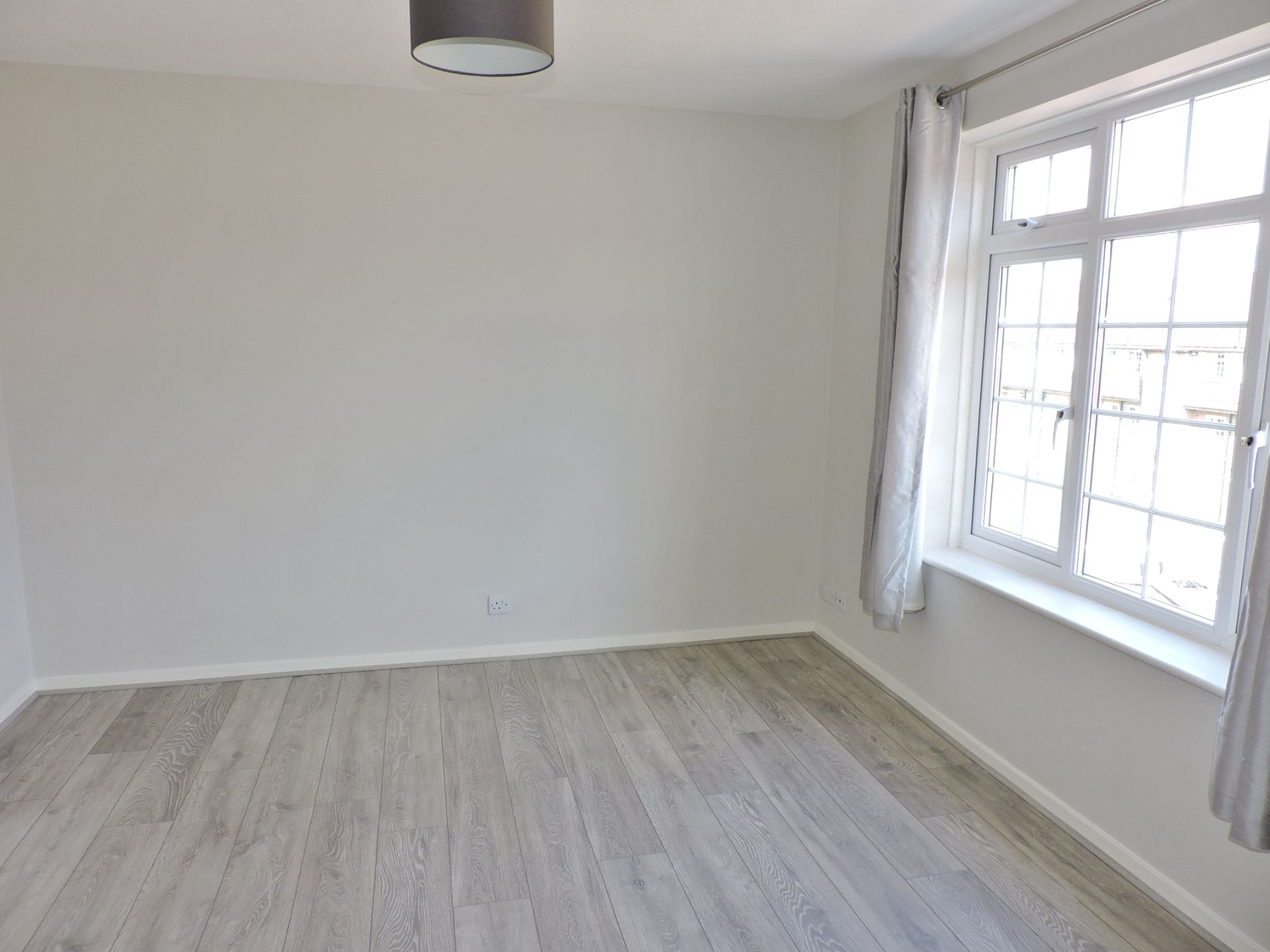 1 bedroom flat flat/apartment For Sale in Chessington - Photograph 4