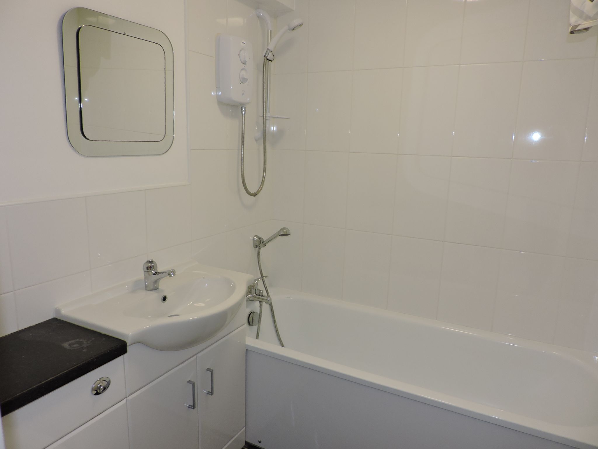 1 bedroom flat flat/apartment For Sale in Chessington - Photograph 10