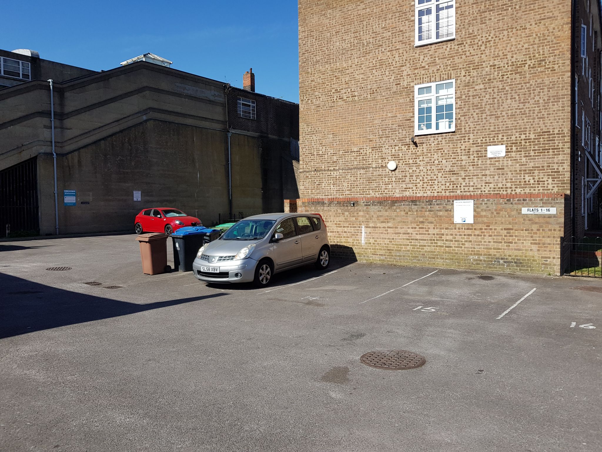 1 bedroom flat flat/apartment For Sale in Chessington - Photograph 11