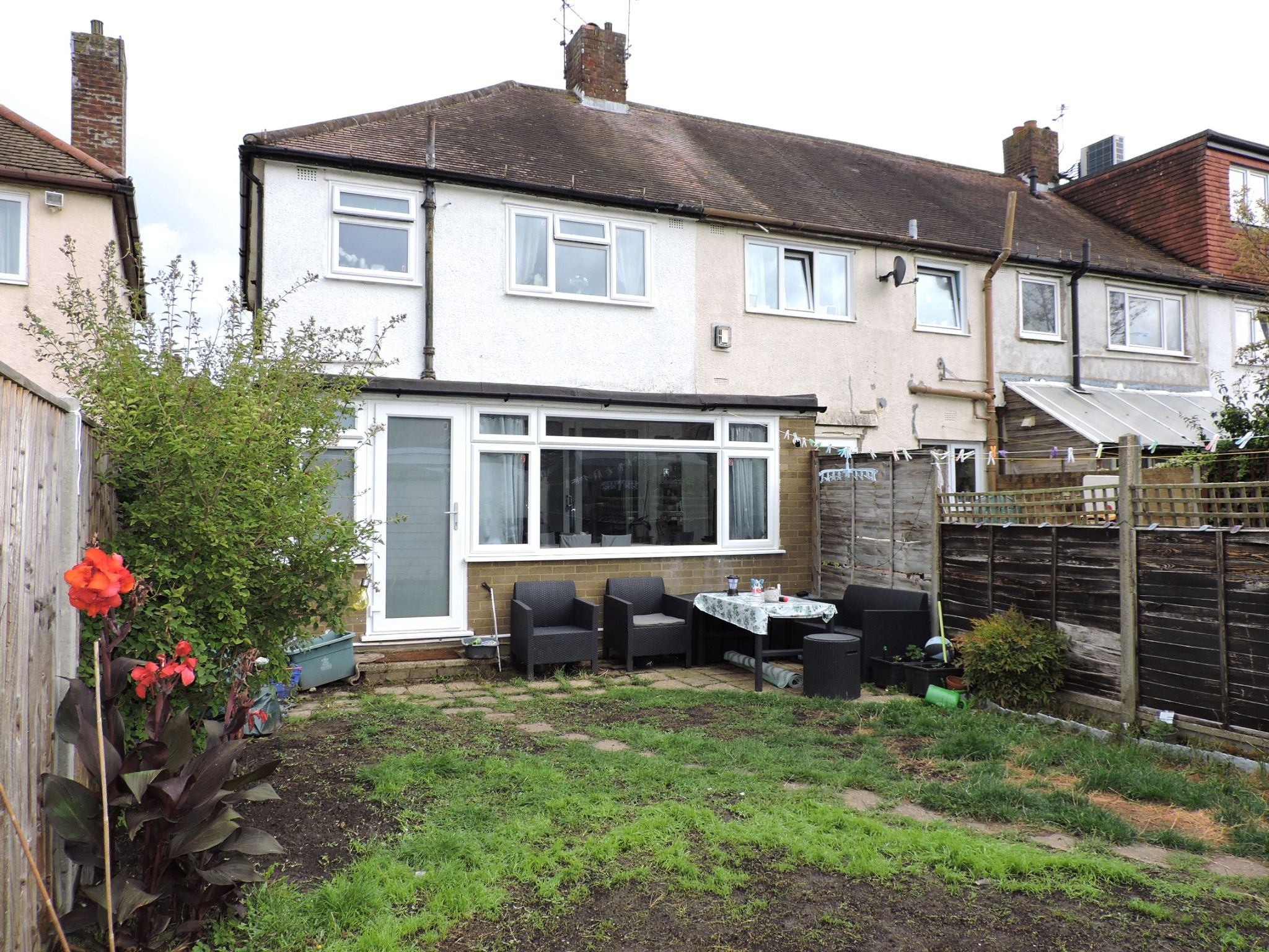 3 bedroom end terraced house For Sale in Chessington - Photograph 14