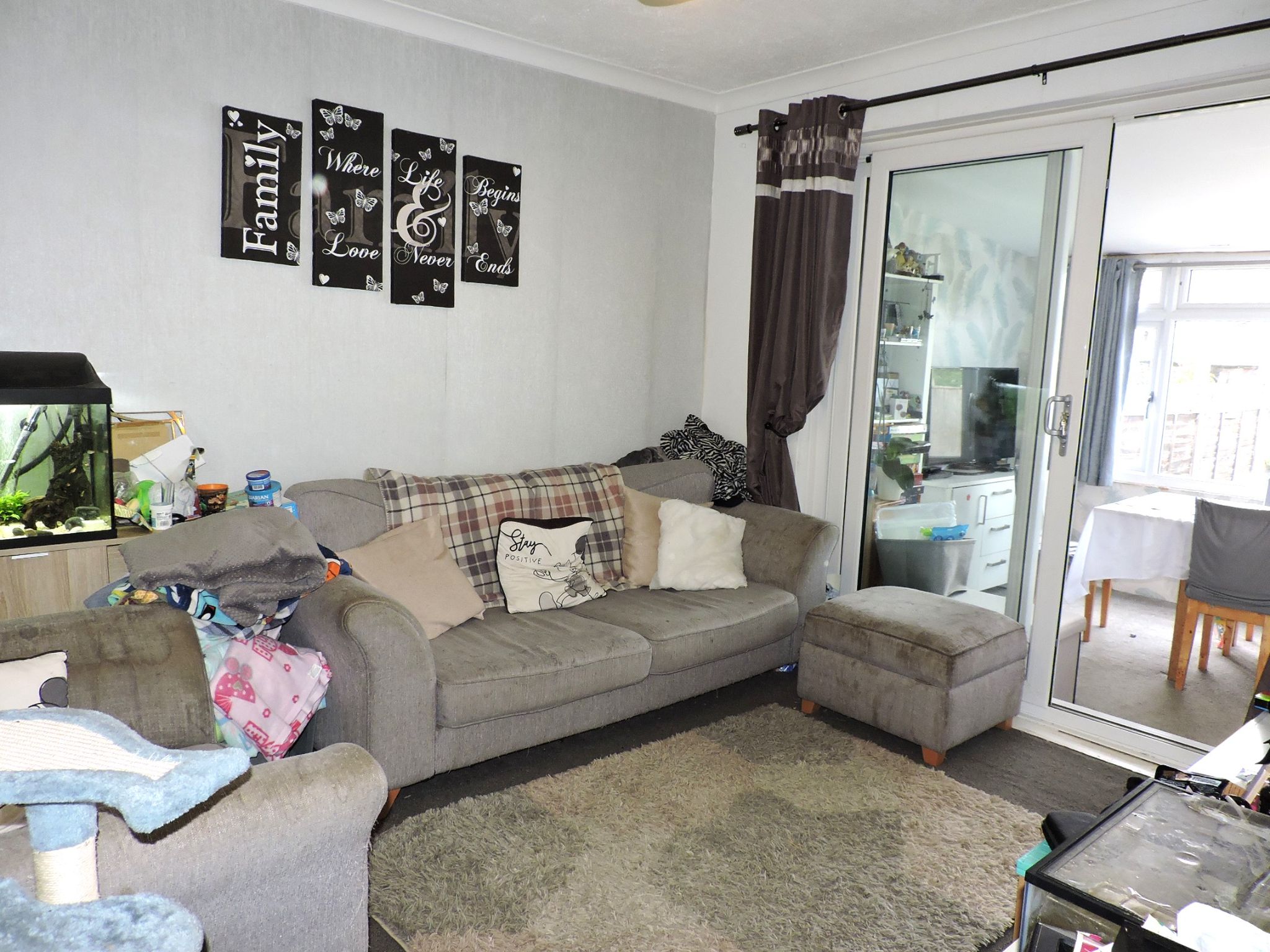 3 bedroom end terraced house For Sale in Chessington - Photograph 3