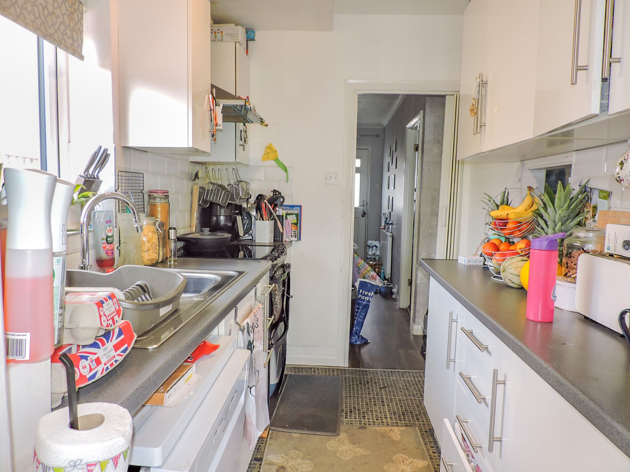 3 bedroom end terraced house For Sale in Chessington - Photograph 6