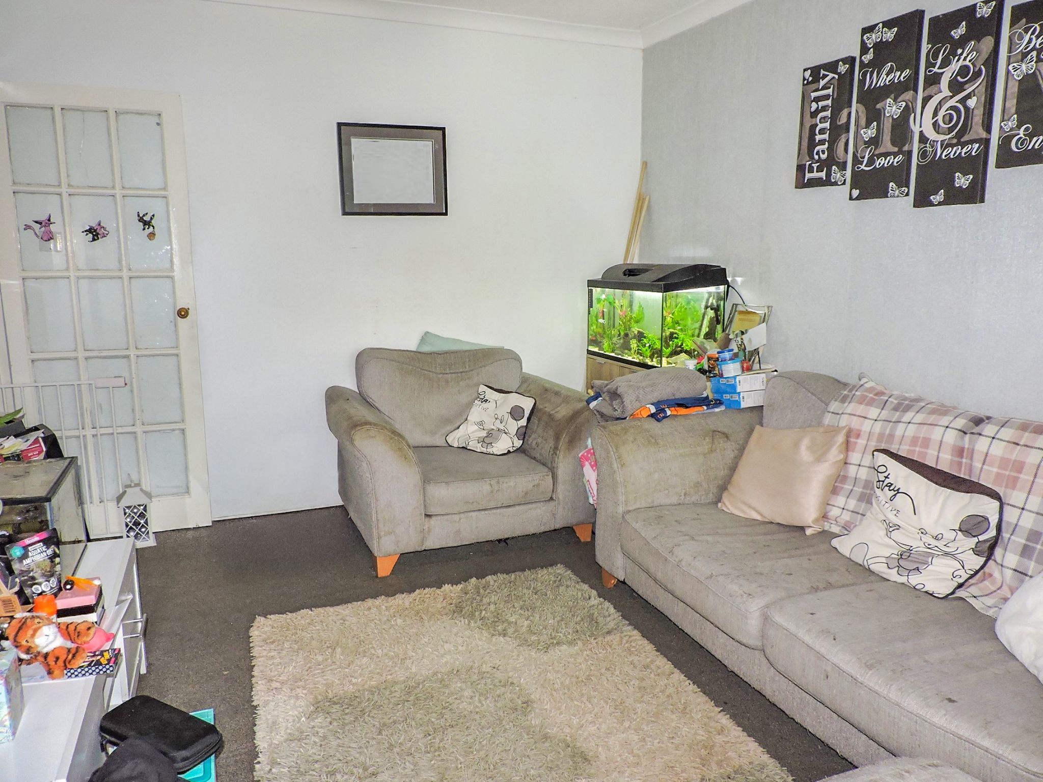 3 bedroom end terraced house For Sale in Chessington - Photograph 2