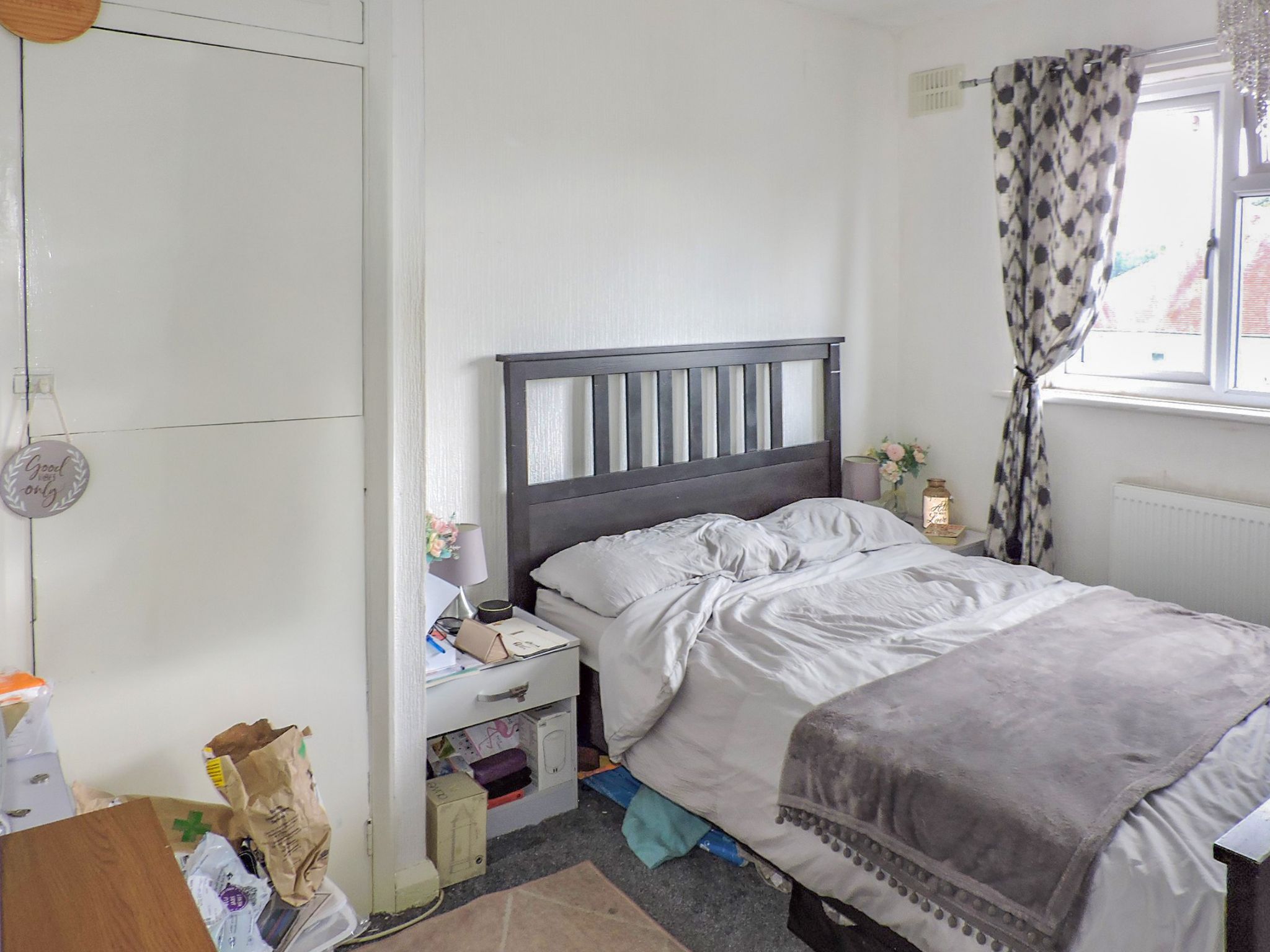 3 bedroom end terraced house For Sale in Chessington - Photograph 9