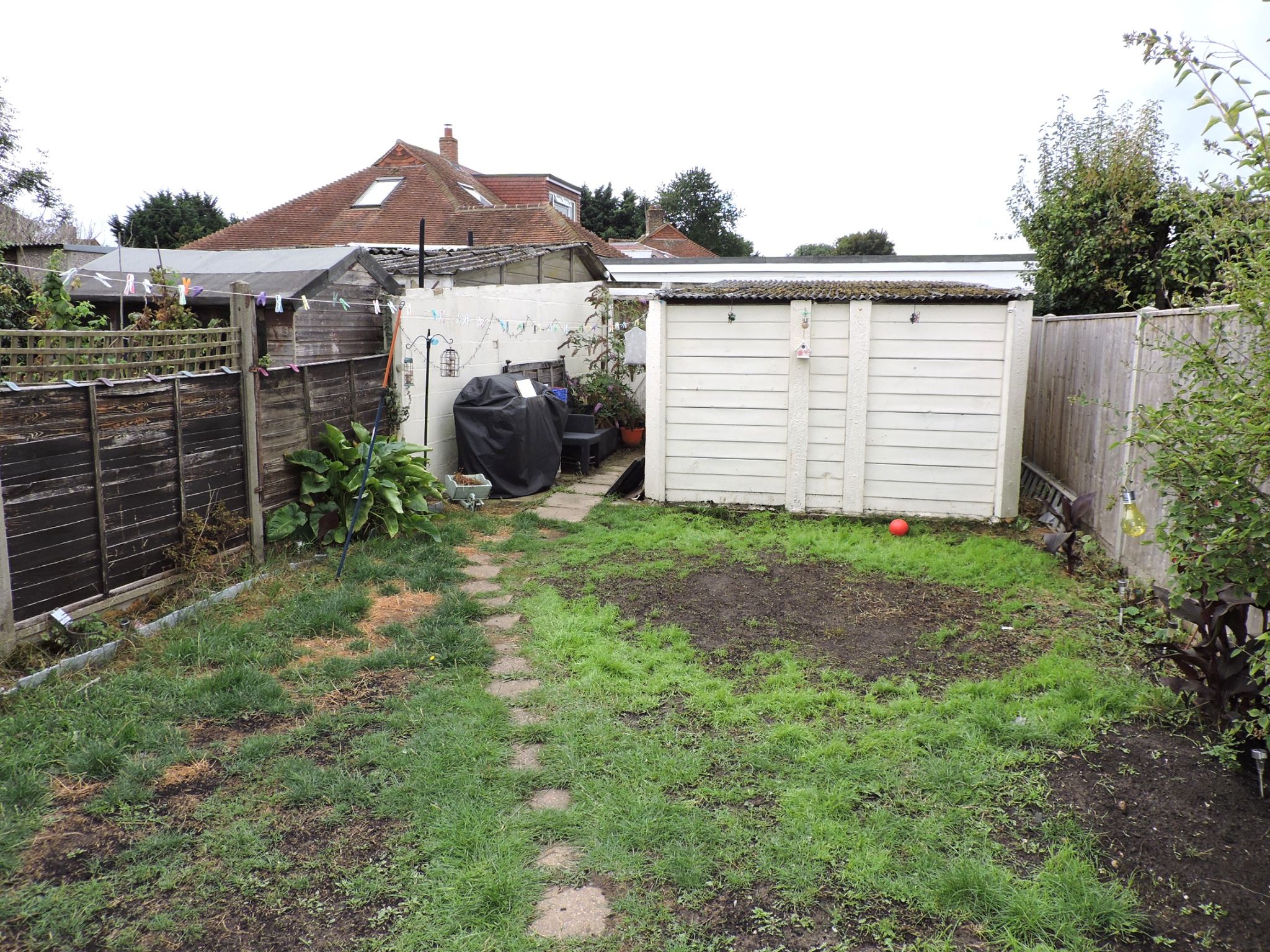 3 bedroom end terraced house For Sale in Chessington - Photograph 13