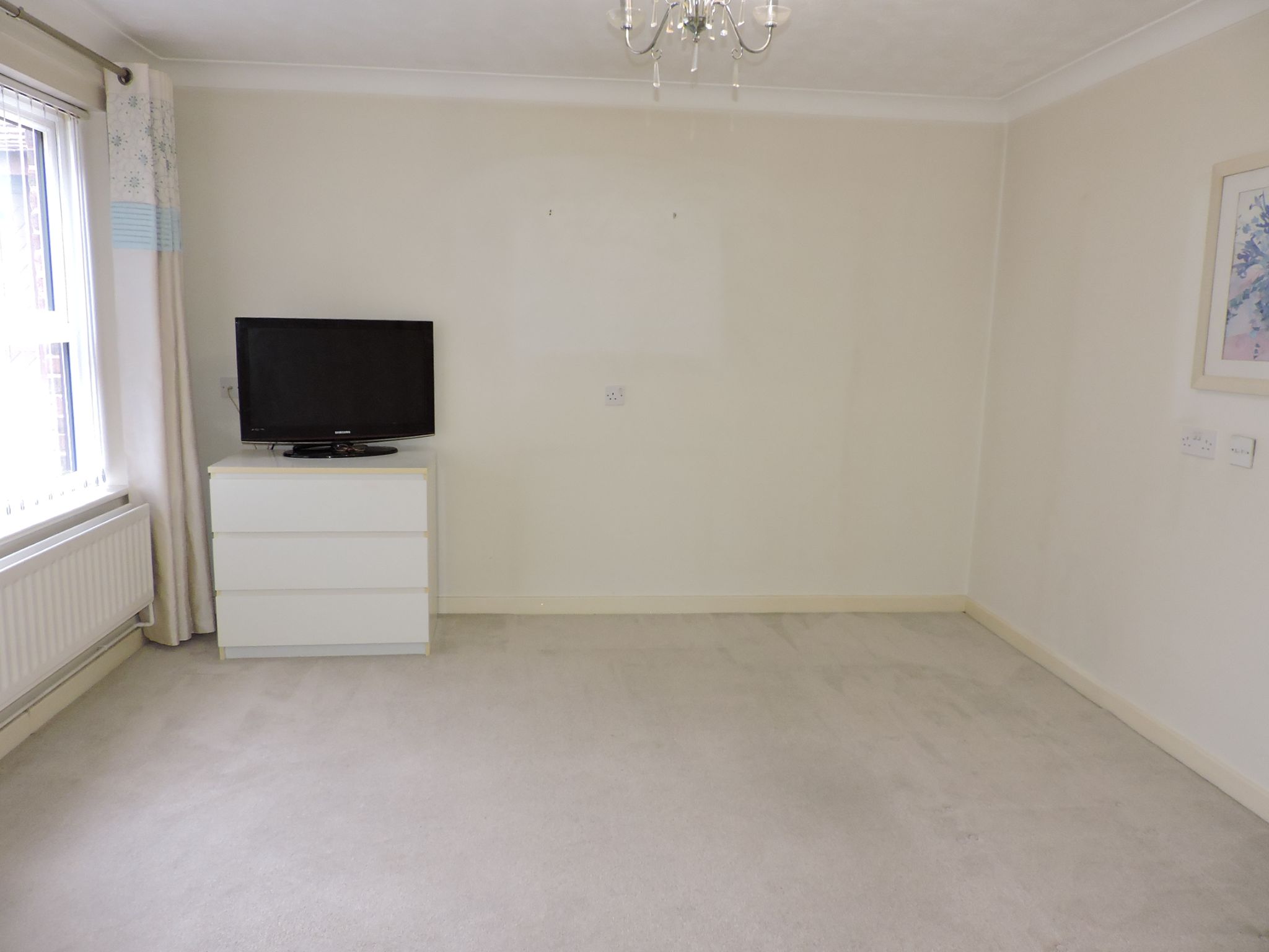 1 bedroom ground floor maisonette flat/apartment For Sale in New Malden - Photograph 4