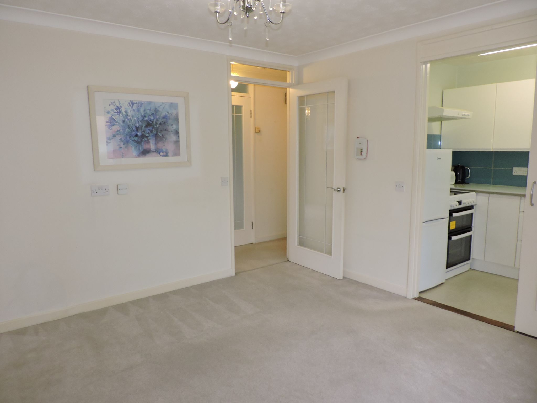 1 bedroom ground floor maisonette flat/apartment For Sale in New Malden - Photograph 6