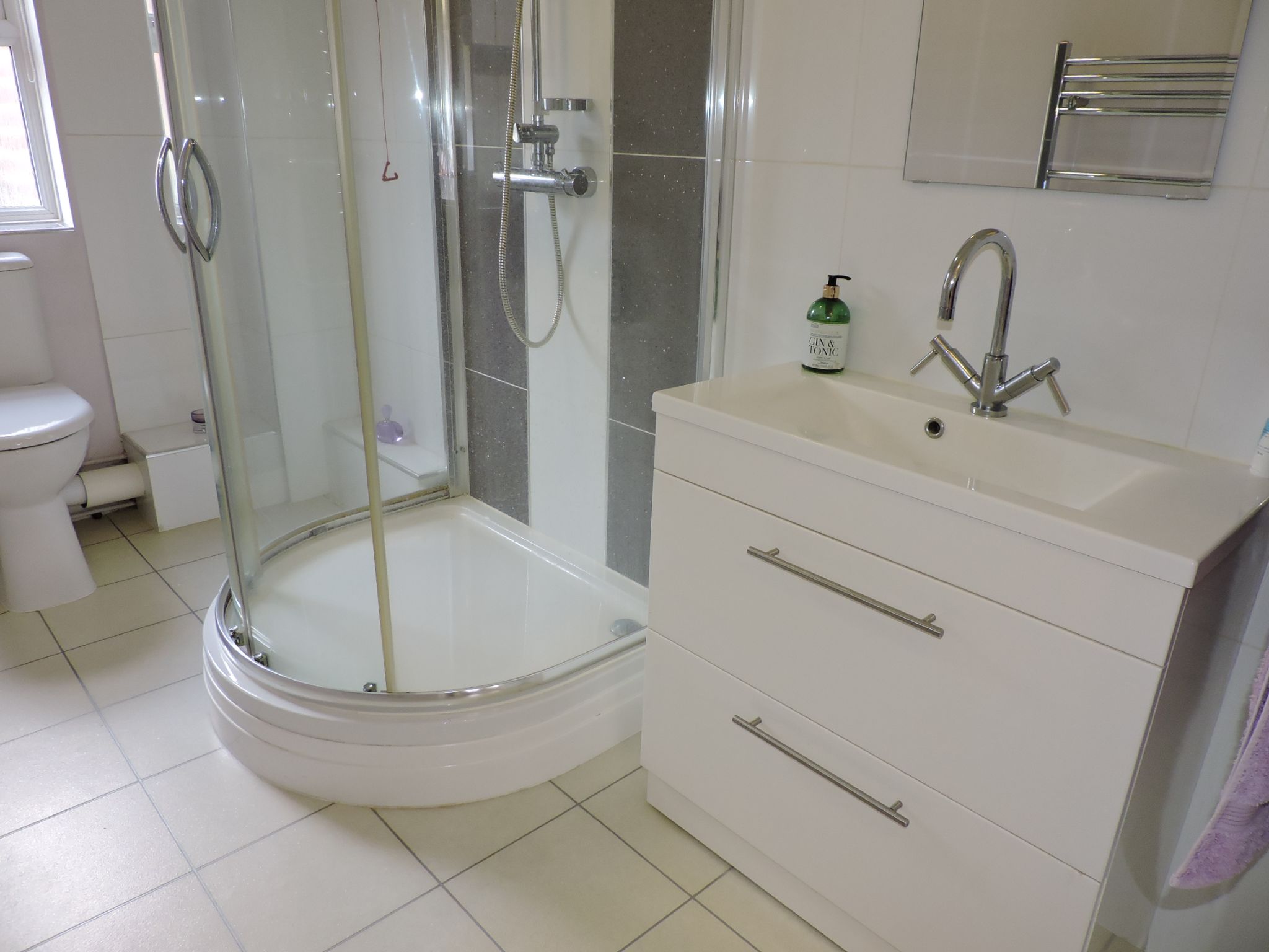 1 bedroom ground floor maisonette flat/apartment For Sale in New Malden - Photograph 13
