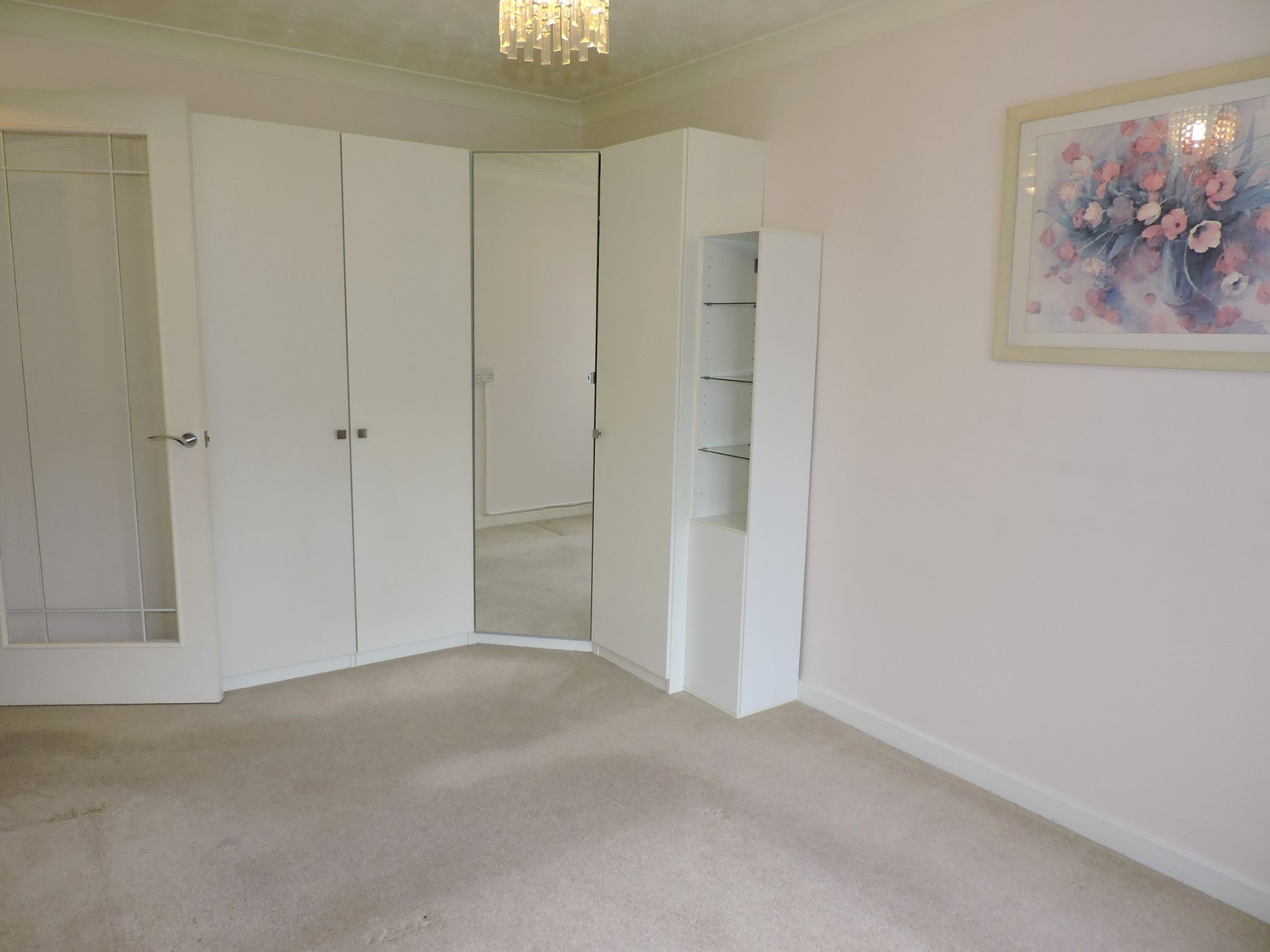 1 bedroom ground floor maisonette flat/apartment For Sale in New Malden - Photograph 11