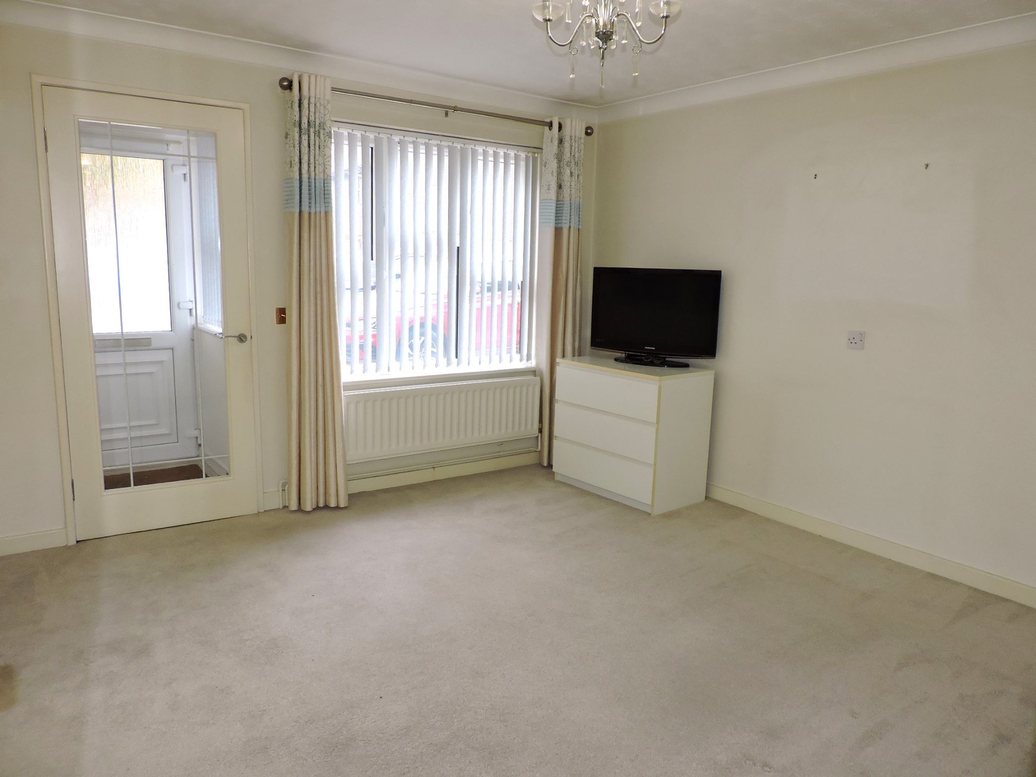 1 bedroom ground floor maisonette flat/apartment For Sale in New Malden - Photograph 5