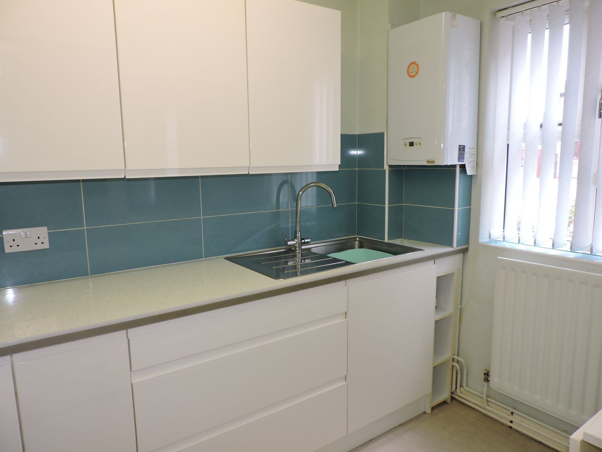 1 bedroom ground floor maisonette flat/apartment For Sale in New Malden - Photograph 7