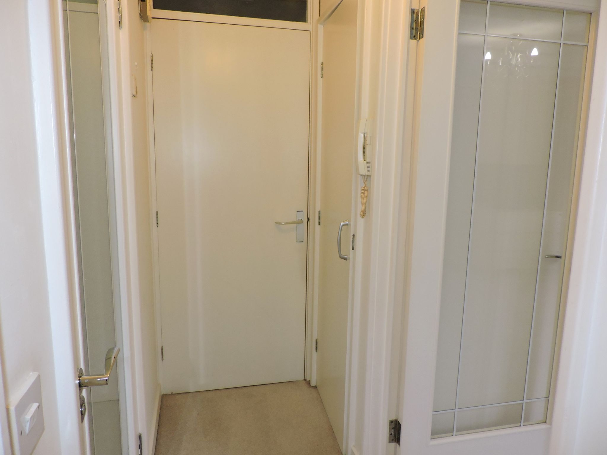 1 bedroom ground floor maisonette flat/apartment For Sale in New Malden - Photograph 9